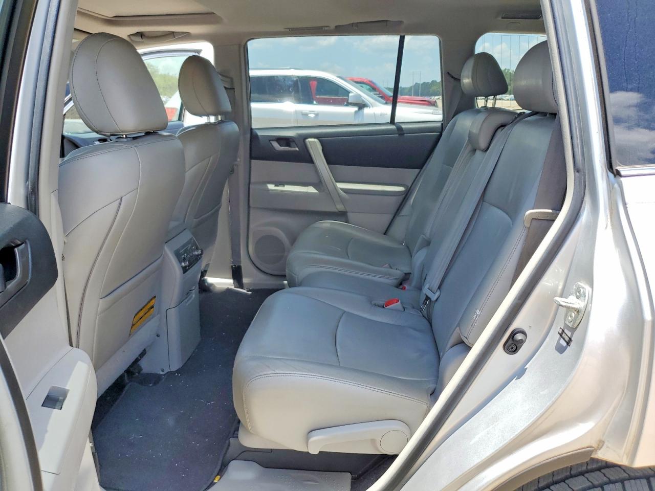 2013 Toyota Highlander Se Silver vin: 5TDZK3EH3DS102722