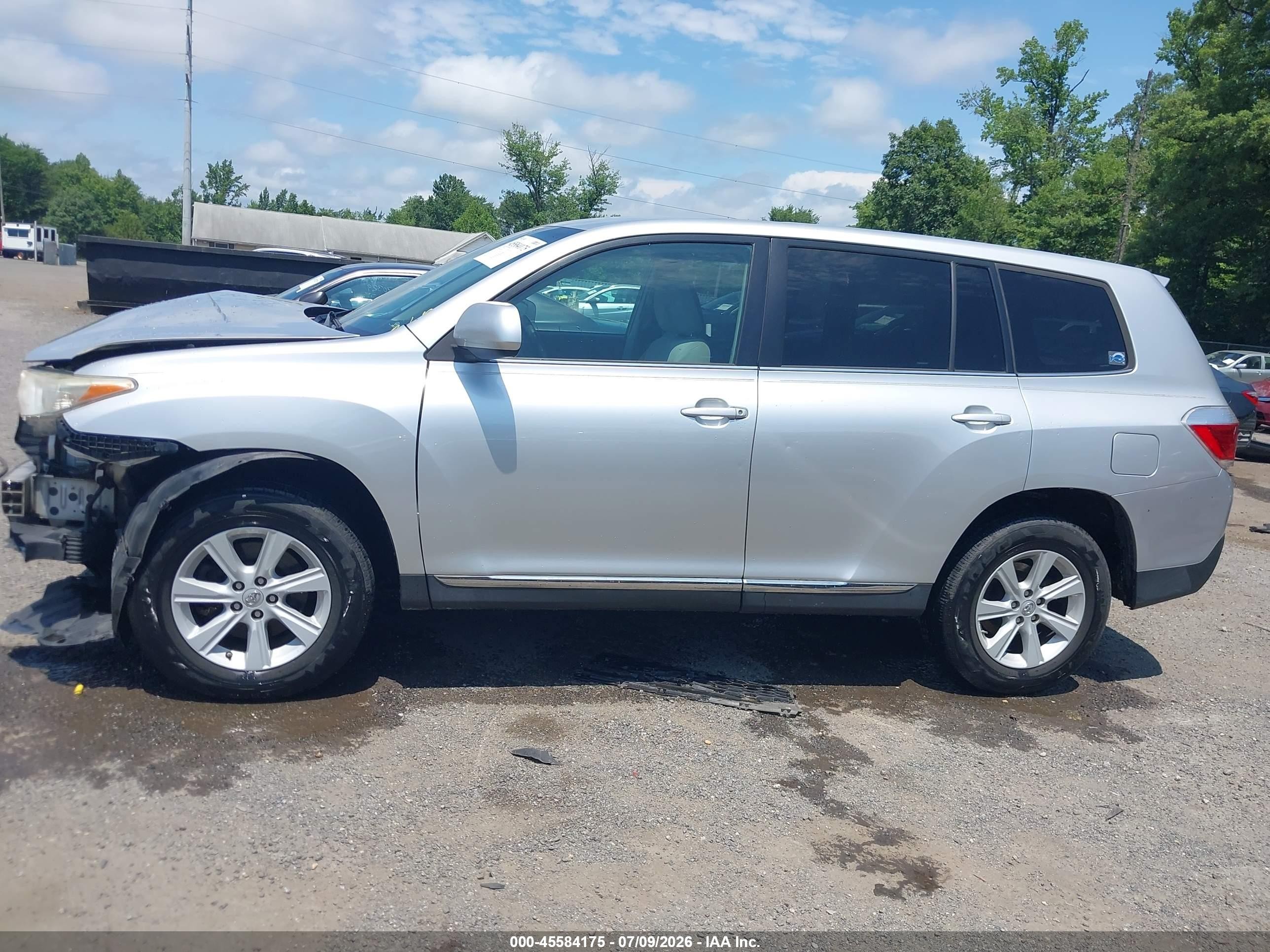 2013 Toyota Highlander Base V6 Silver vin: 5TDZK3EH3DS128091