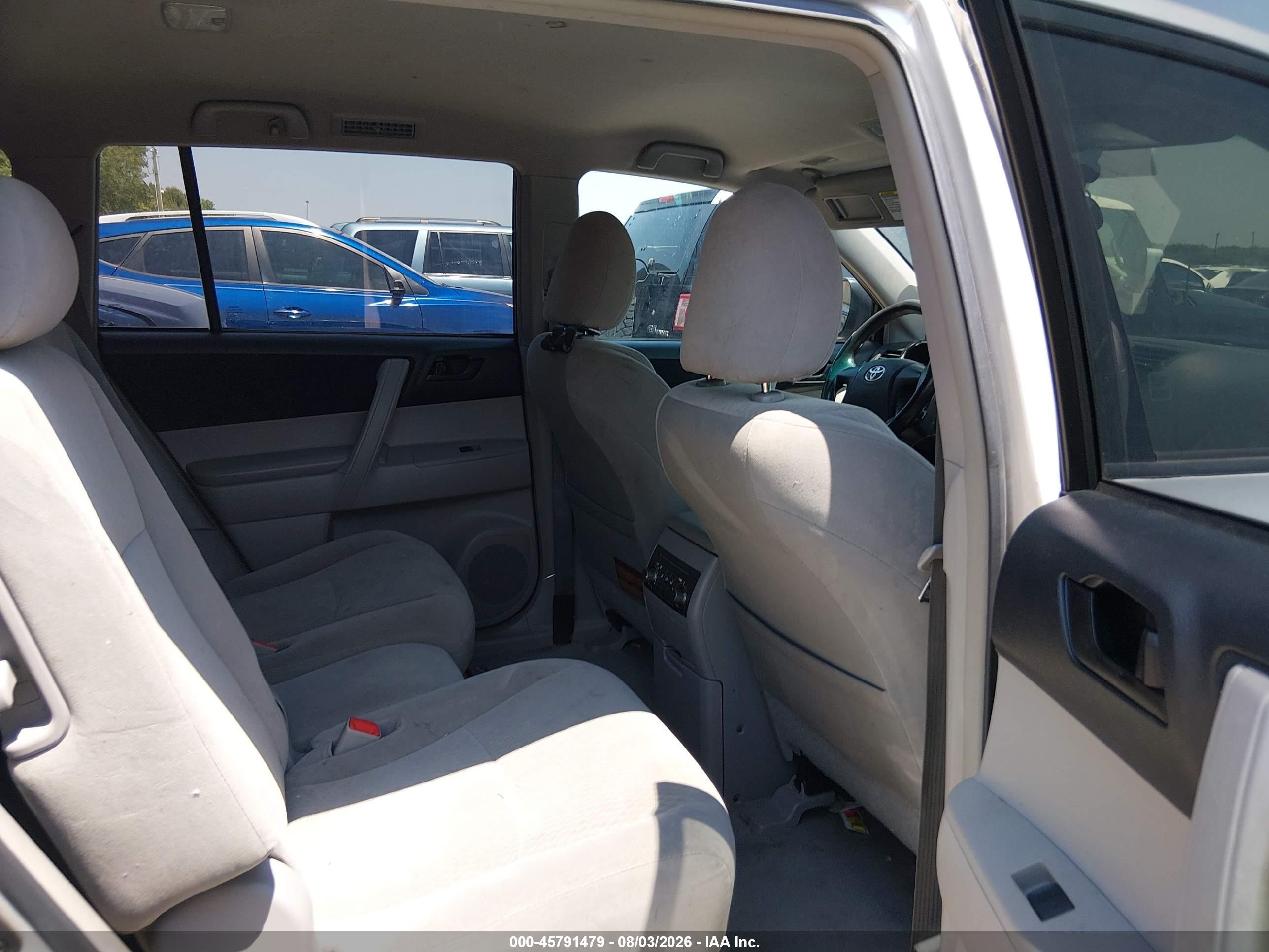 2010 Toyota Highlander Base V6 Silver vin: 5TDZK3EH4AS003208