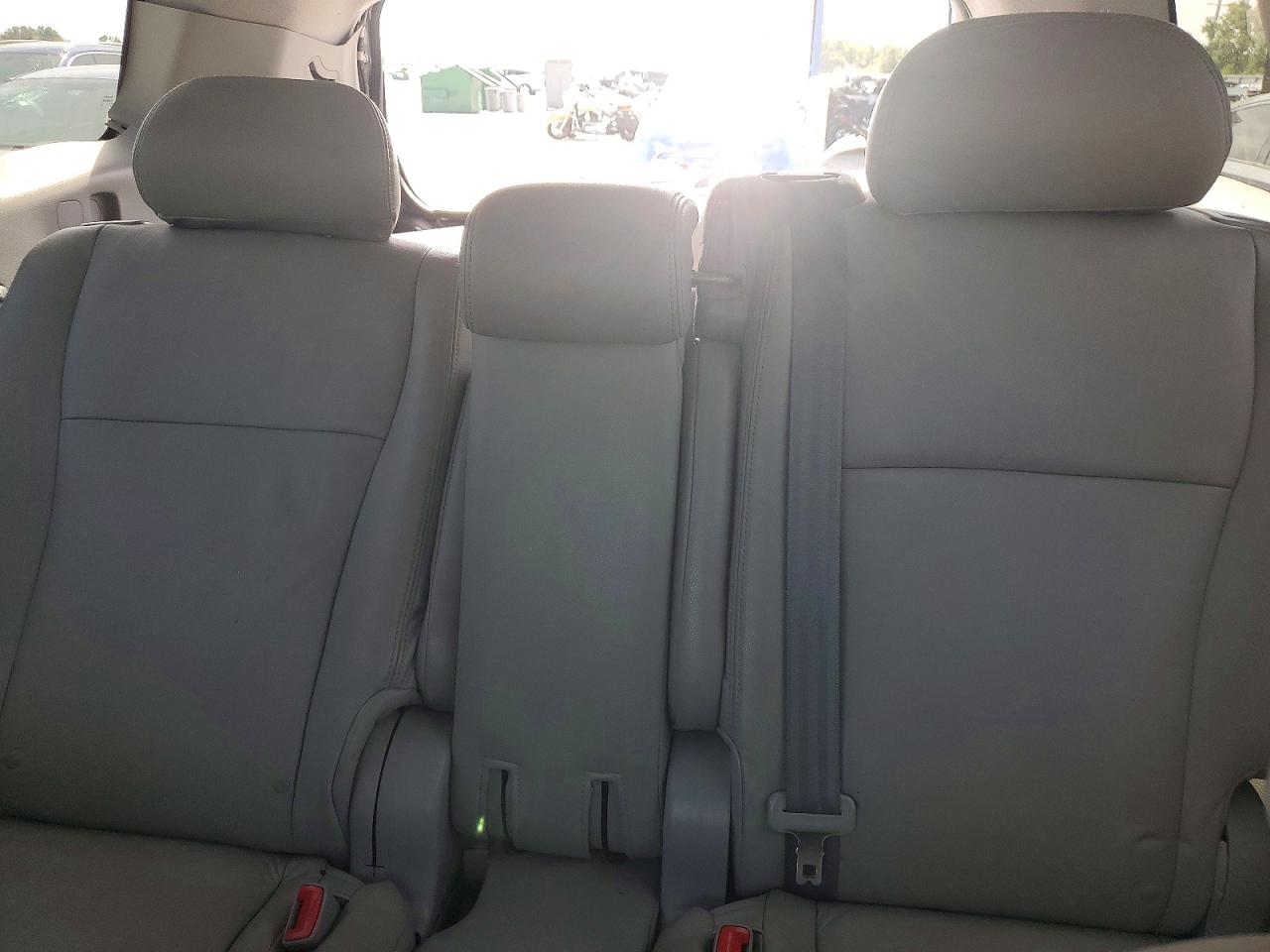 2010 Toyota Highlander Base Gray vin: 5TDZK3EH4AS004553
