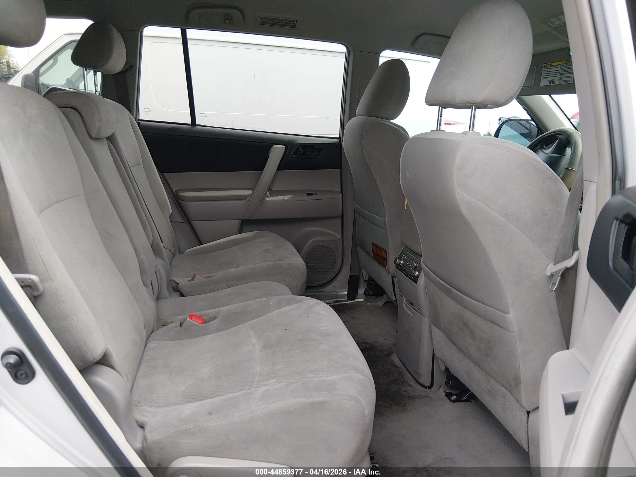 2010 Toyota Highlander Base V6 Silver vin: 5TDZK3EH4AS012913