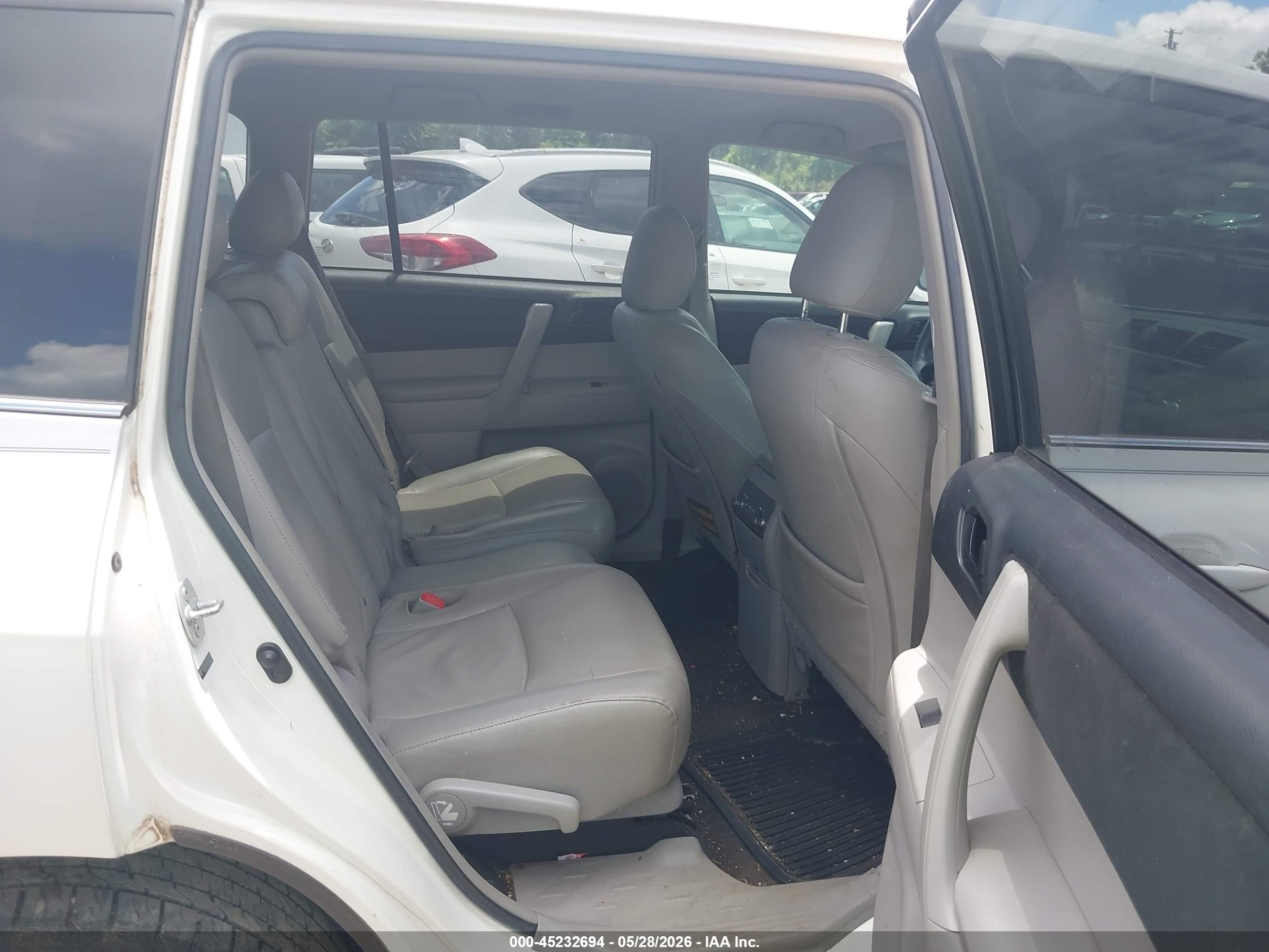 2011 Toyota Highlander Base V6 Gray vin: 5TDZK3EH4BS045198