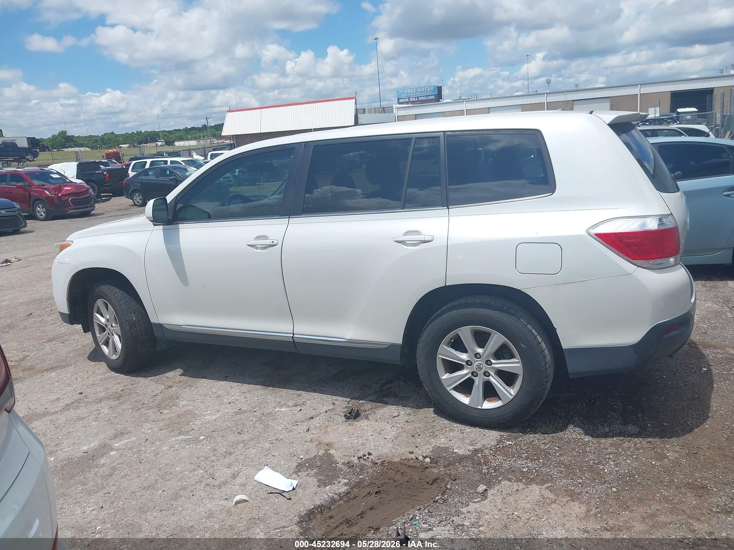 2011 Toyota Highlander Base V6 Gray vin: 5TDZK3EH4BS045198