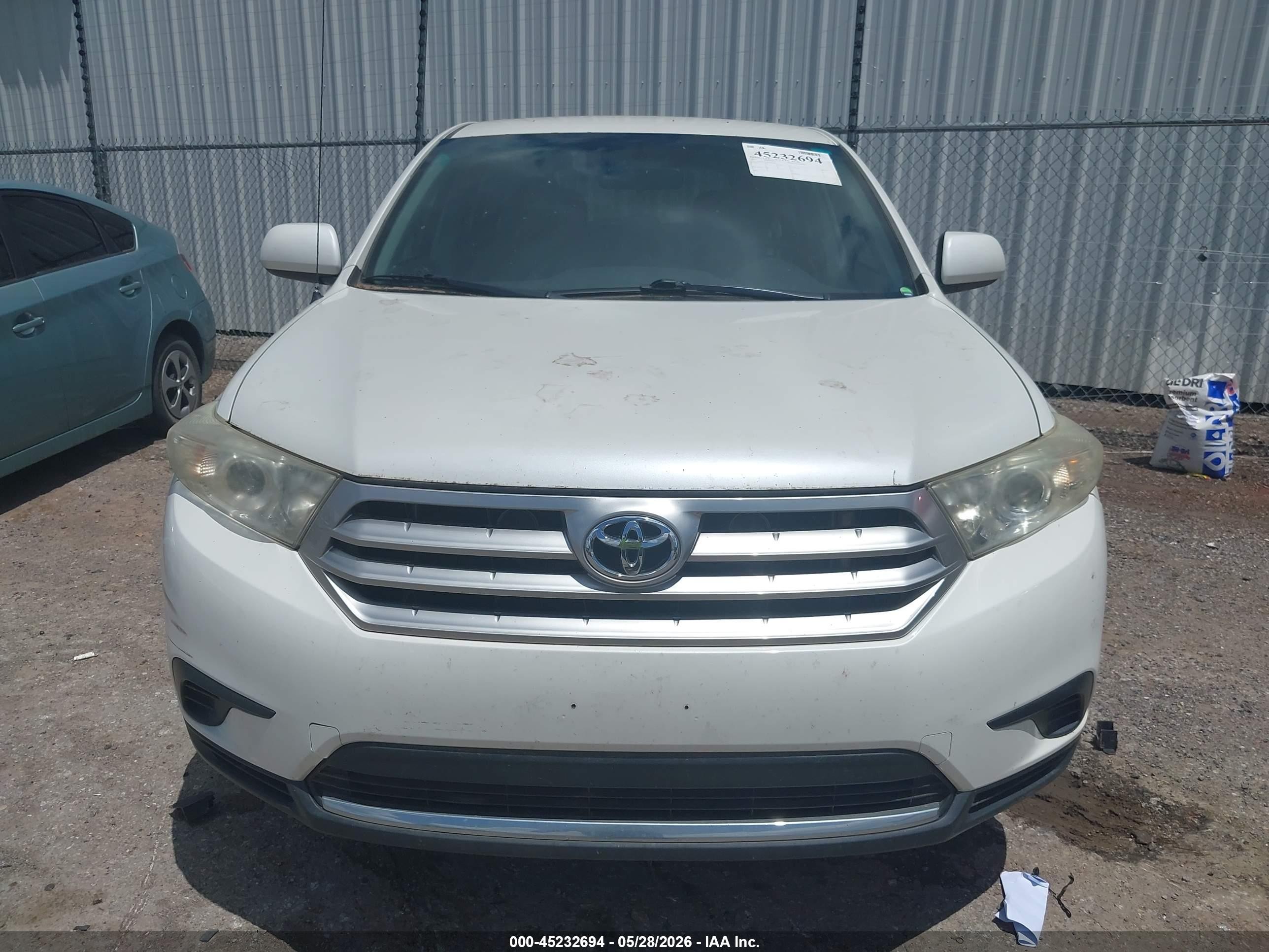 2011 Toyota Highlander Base V6 Gray vin: 5TDZK3EH4BS045198