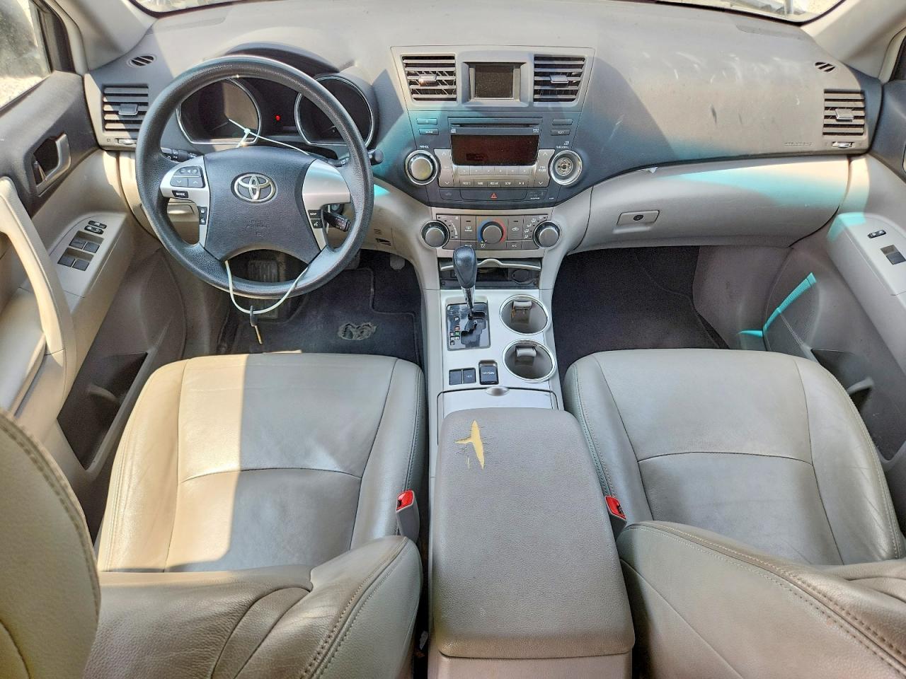 2012 Toyota Highlander Base Silver vin: 5TDZK3EH4CS065579