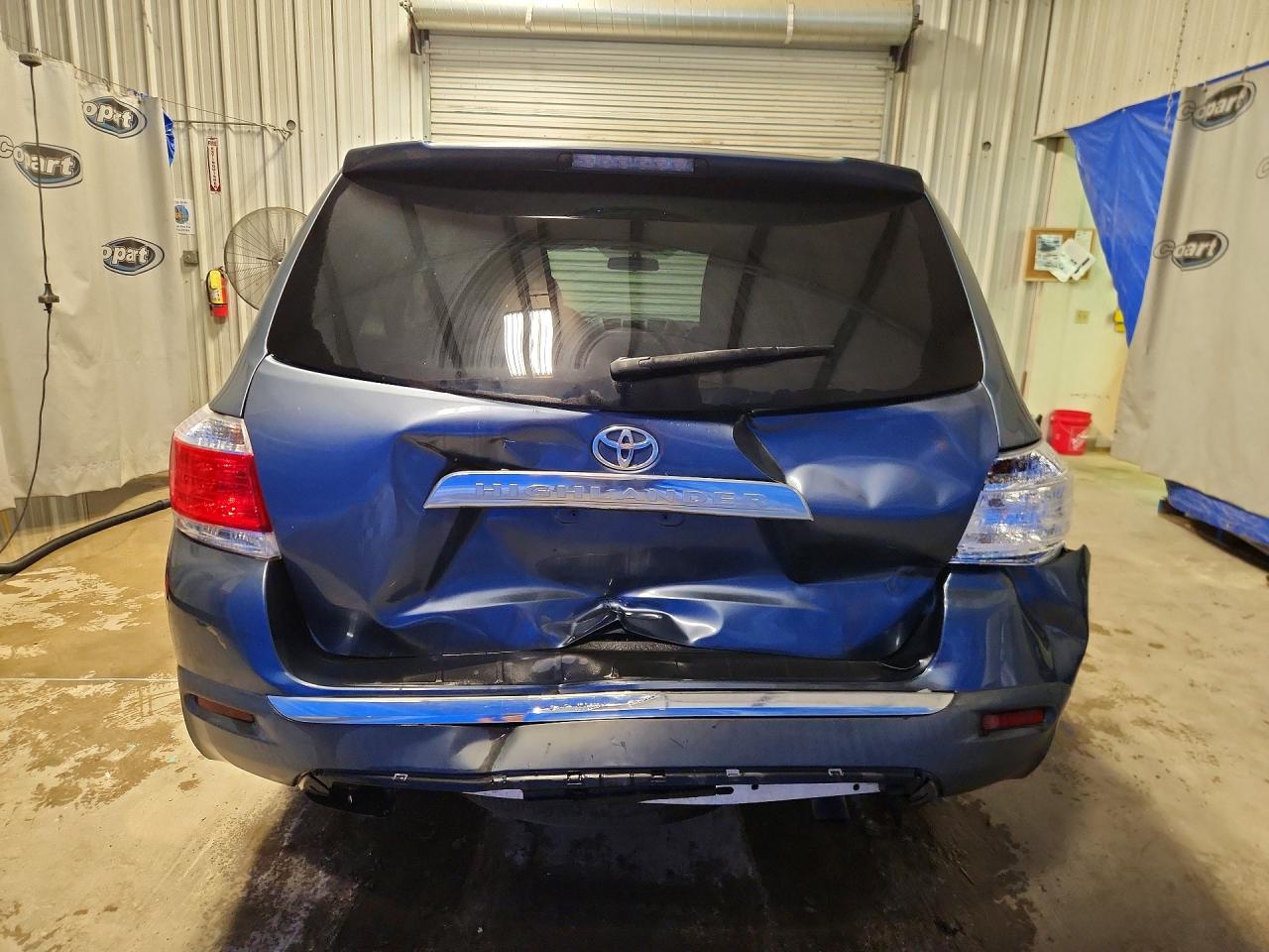 2013 Toyota Highlander Base Blue vin: 5TDZK3EH4DS137933