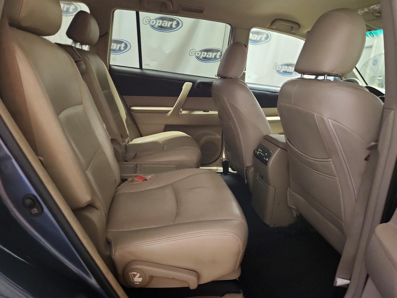 2013 Toyota Highlander Base Blue vin: 5TDZK3EH4DS137933