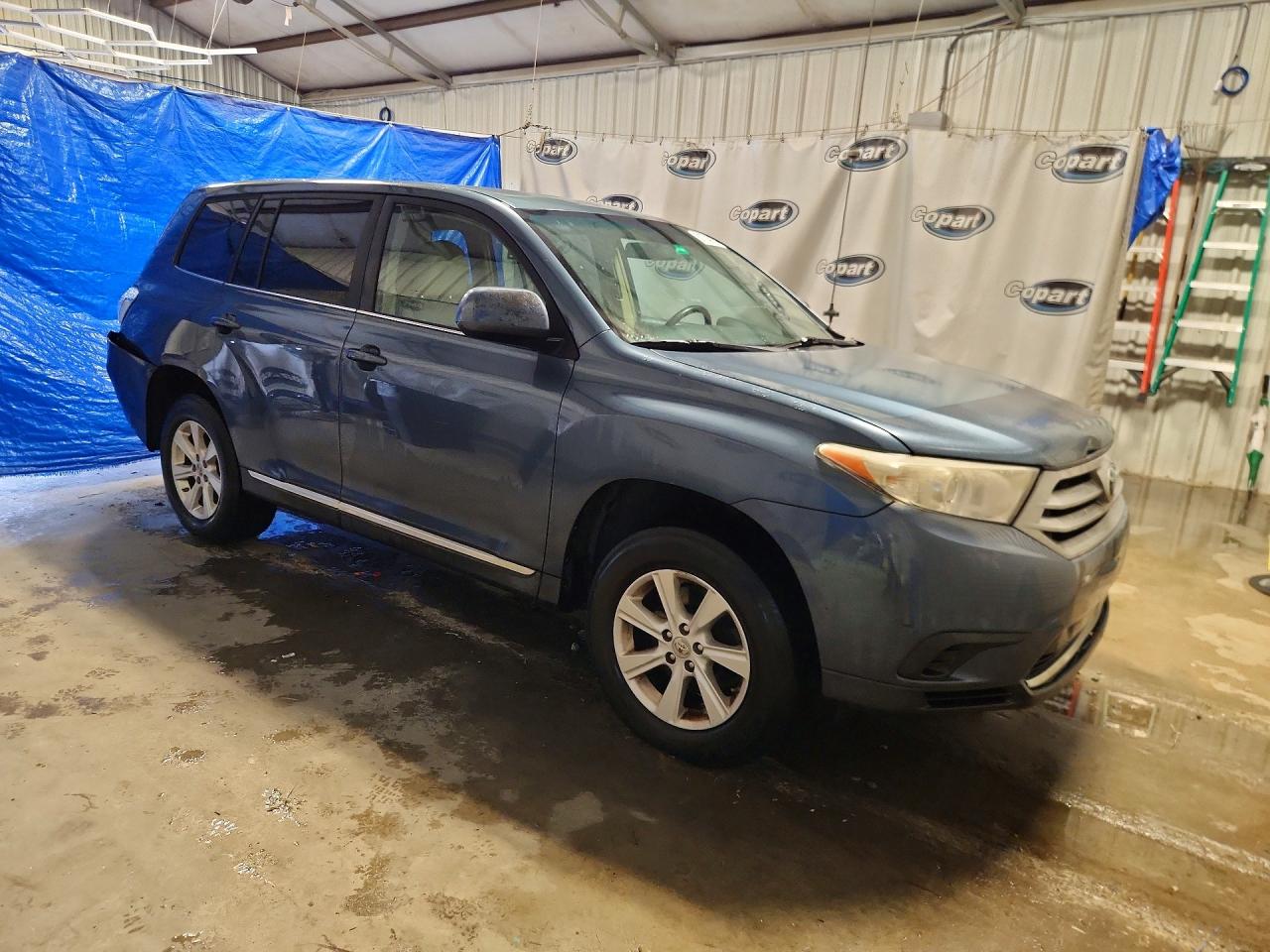 2013 Toyota Highlander Base Blue vin: 5TDZK3EH4DS137933