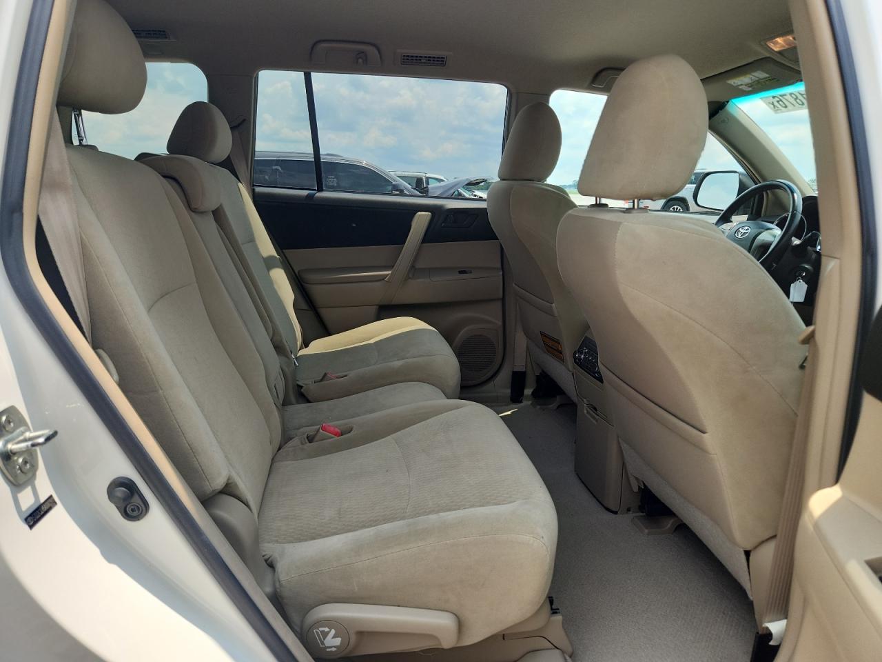 2010 Toyota Highlander White vin: 5TDZK3EH5AS002911