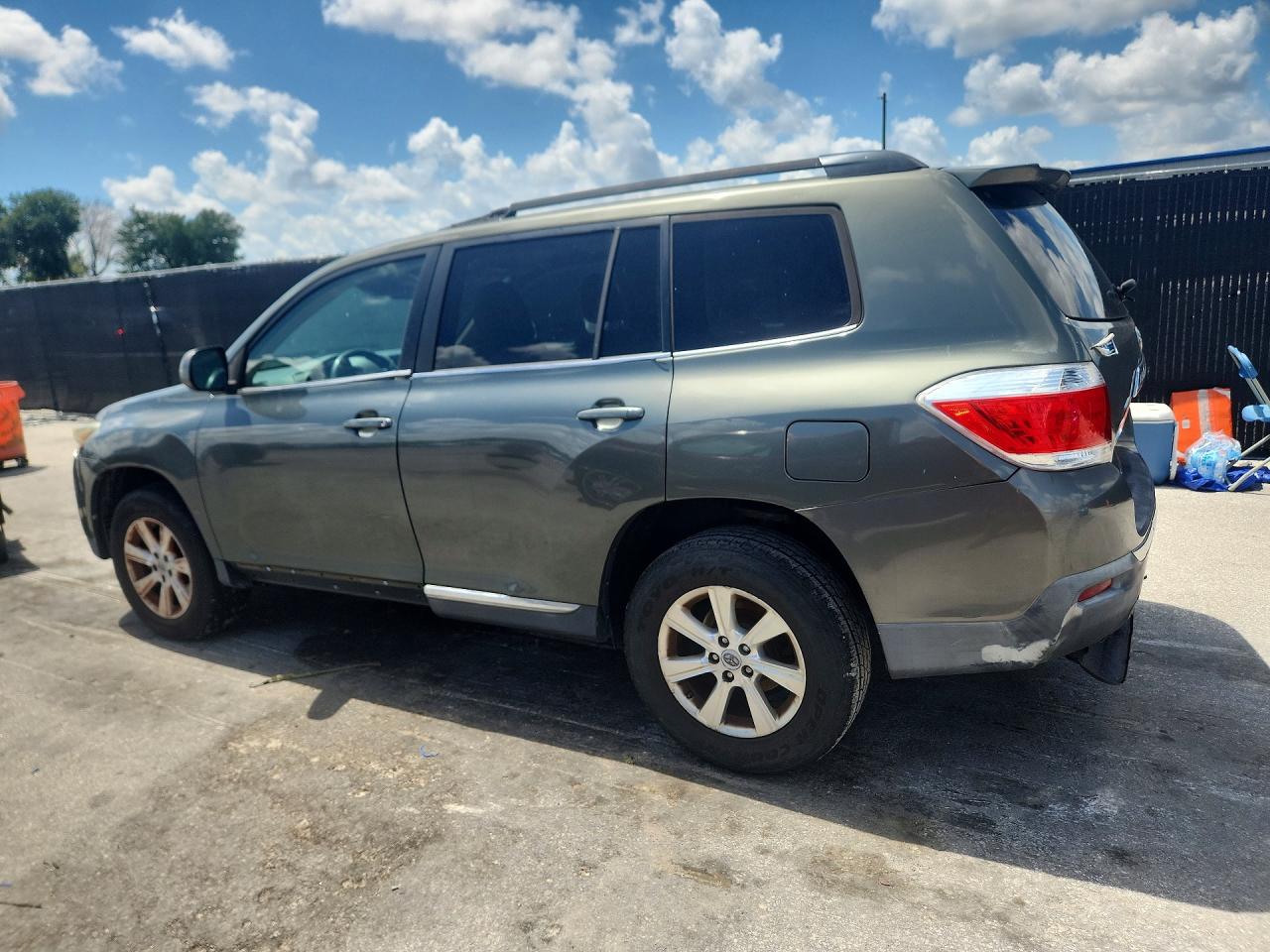 2011 Toyota Highlander Base Зеленый vin: 5TDZK3EH5BS034095