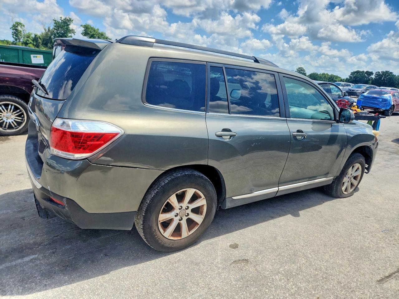 2011 Toyota Highlander Base Зеленый vin: 5TDZK3EH5BS034095