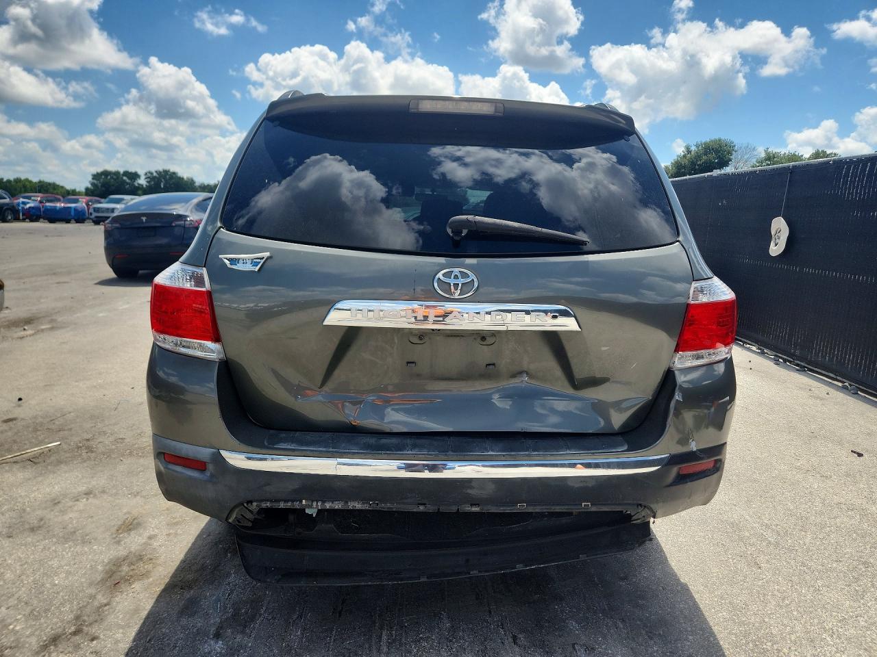 2011 Toyota Highlander Base Зеленый vin: 5TDZK3EH5BS034095