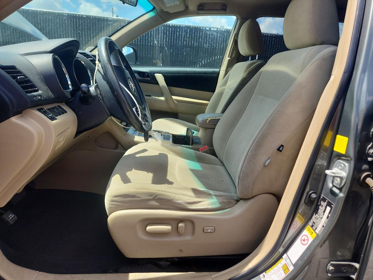 2011 Toyota Highlander Base Зеленый vin: 5TDZK3EH5BS034095