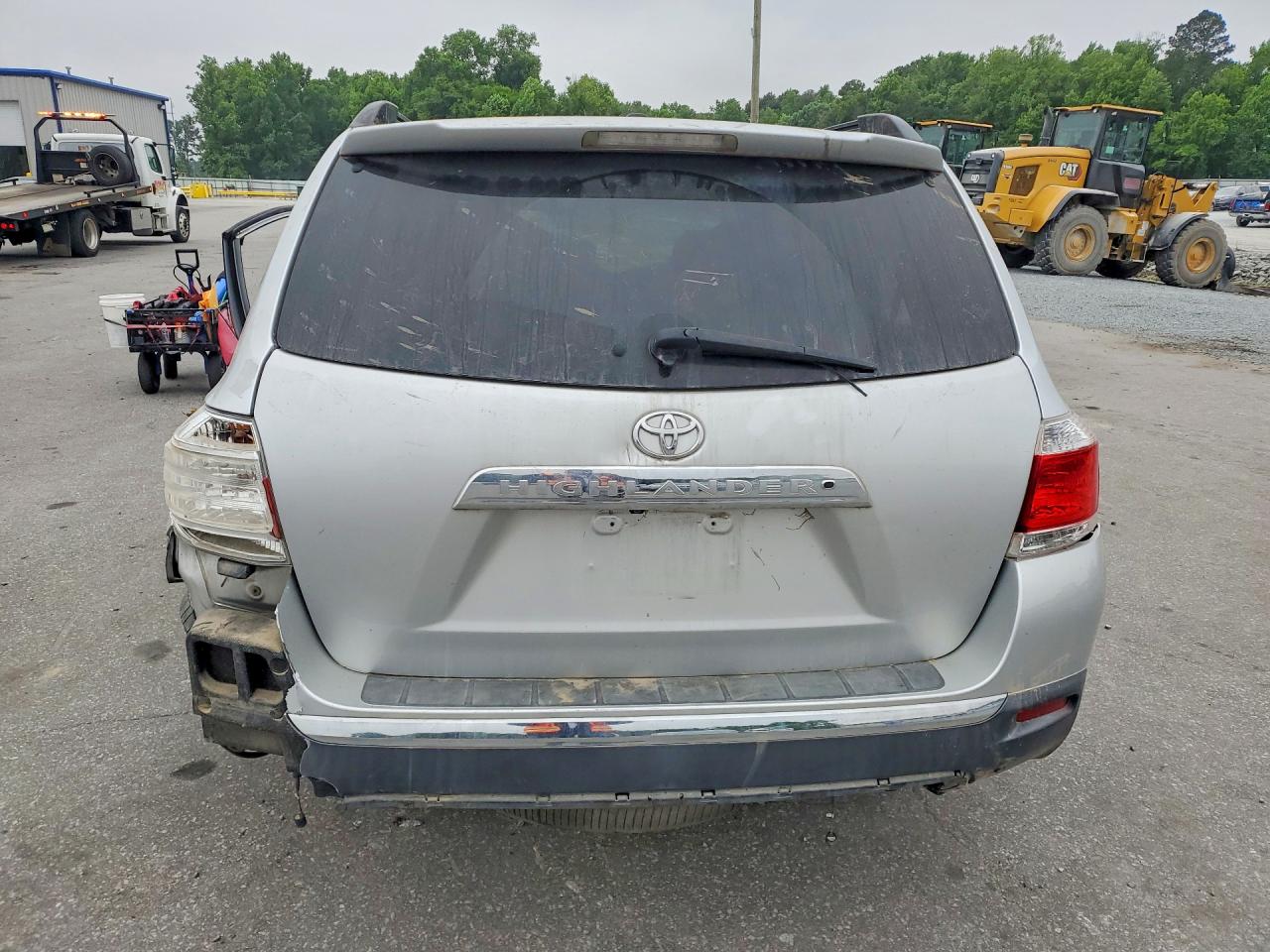 2012 Toyota Highlander Base Silver vin: 5TDZK3EH5CS054168