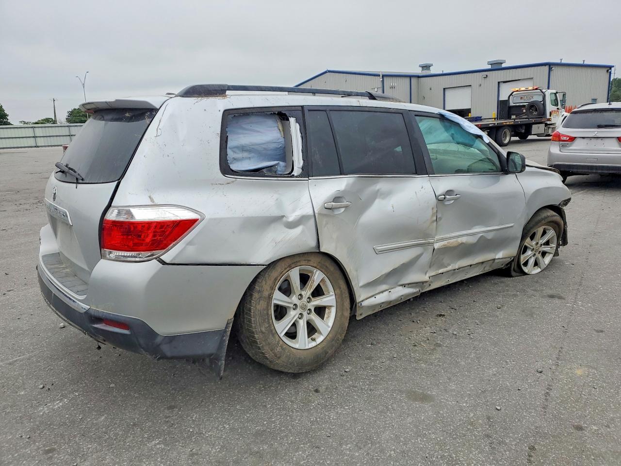 2012 Toyota Highlander Base Silver vin: 5TDZK3EH5CS054168