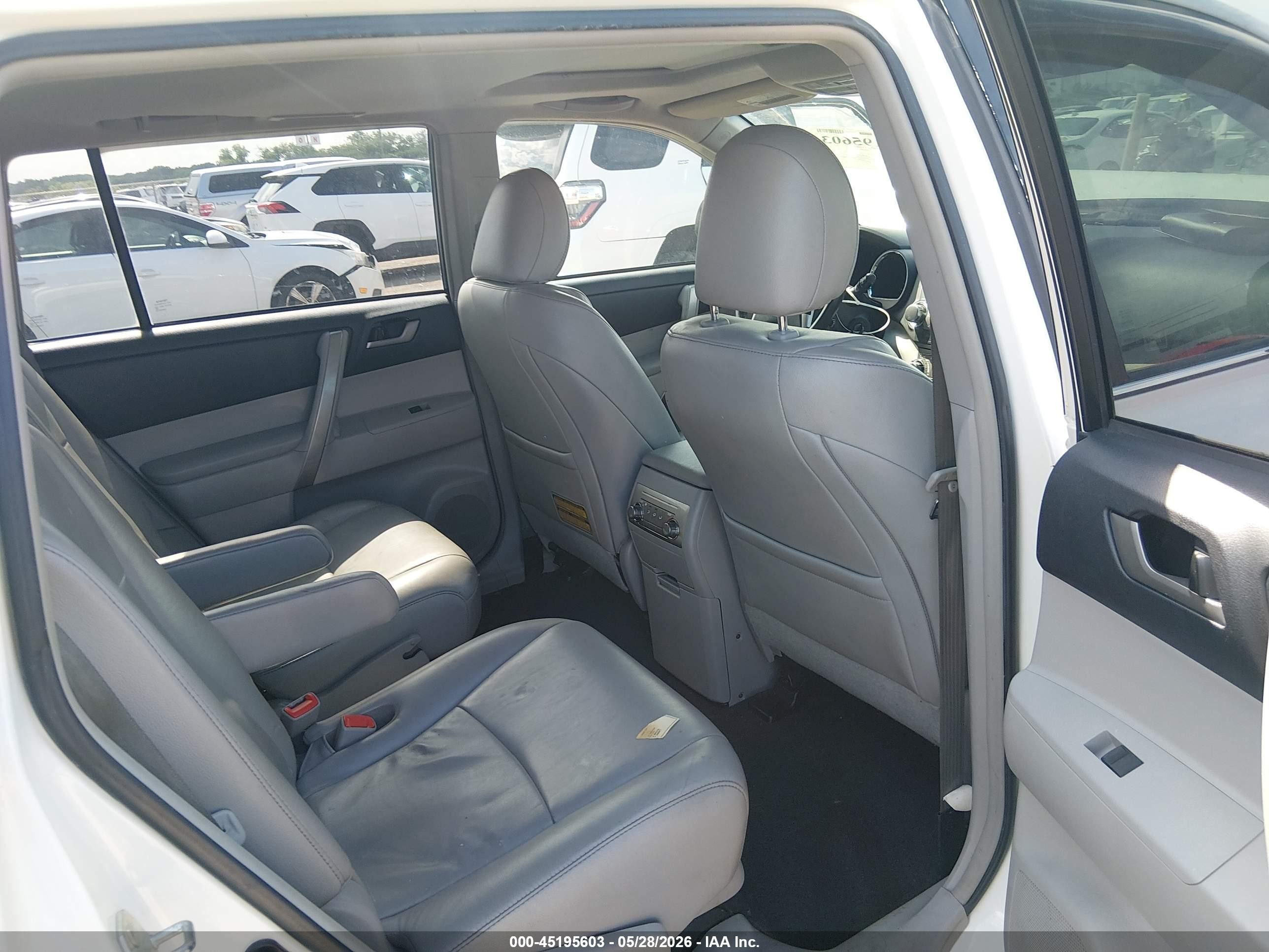 2012 Toyota Highlander Se V6 White vin: 5TDZK3EH5CS059077