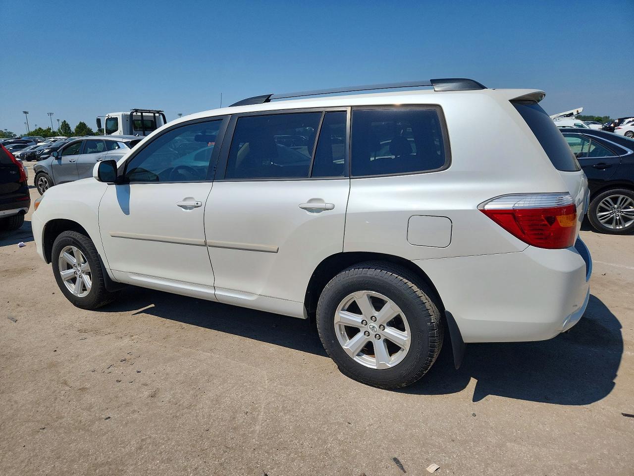2010 Toyota Highlander Base Белый vin: 5TDZK3EH6AS005591