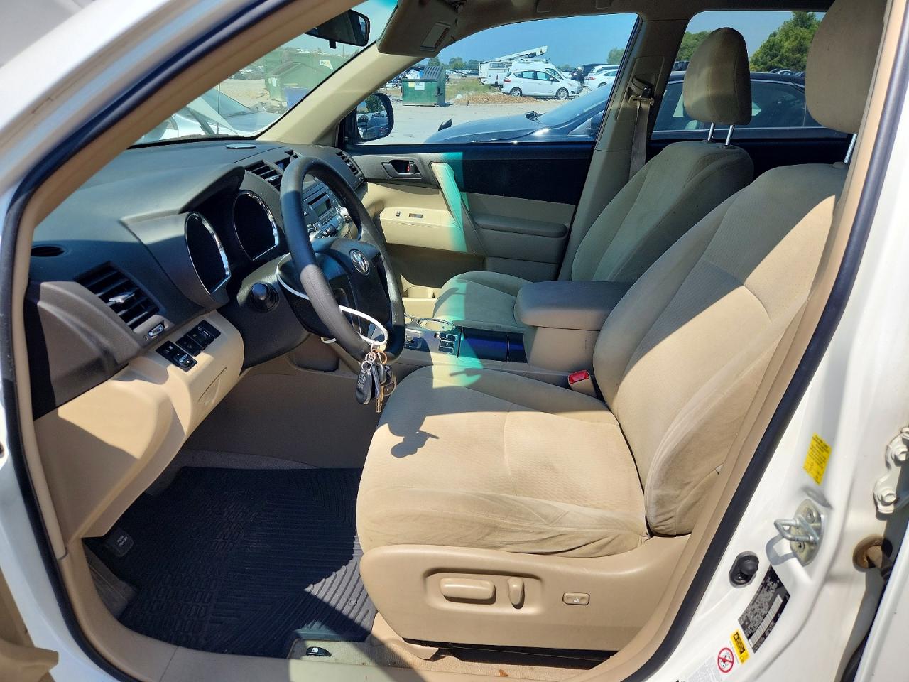 2010 Toyota Highlander Base Белый vin: 5TDZK3EH6AS005591