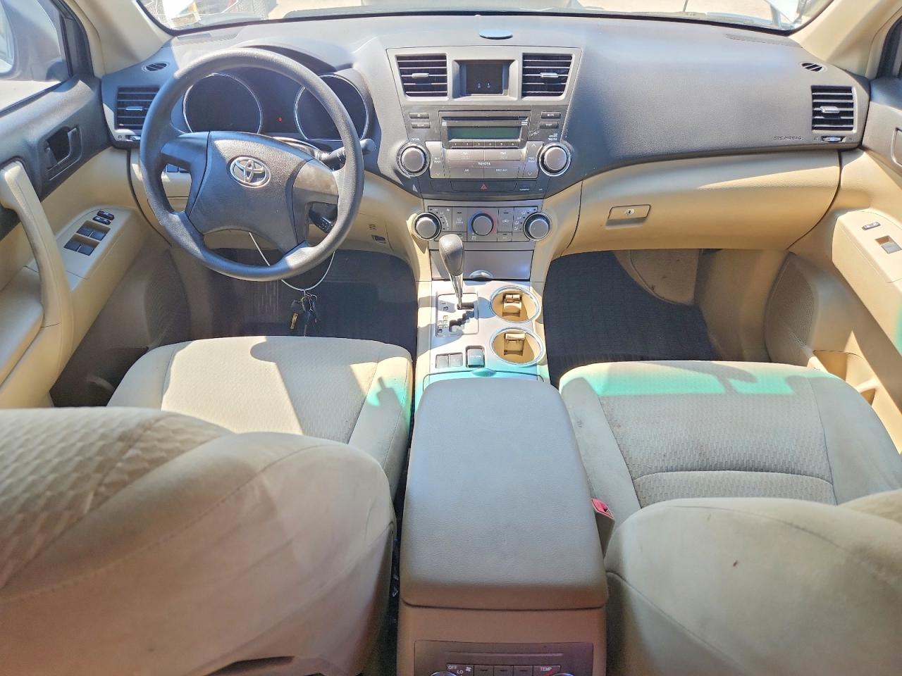 2010 Toyota Highlander Base Белый vin: 5TDZK3EH6AS005591