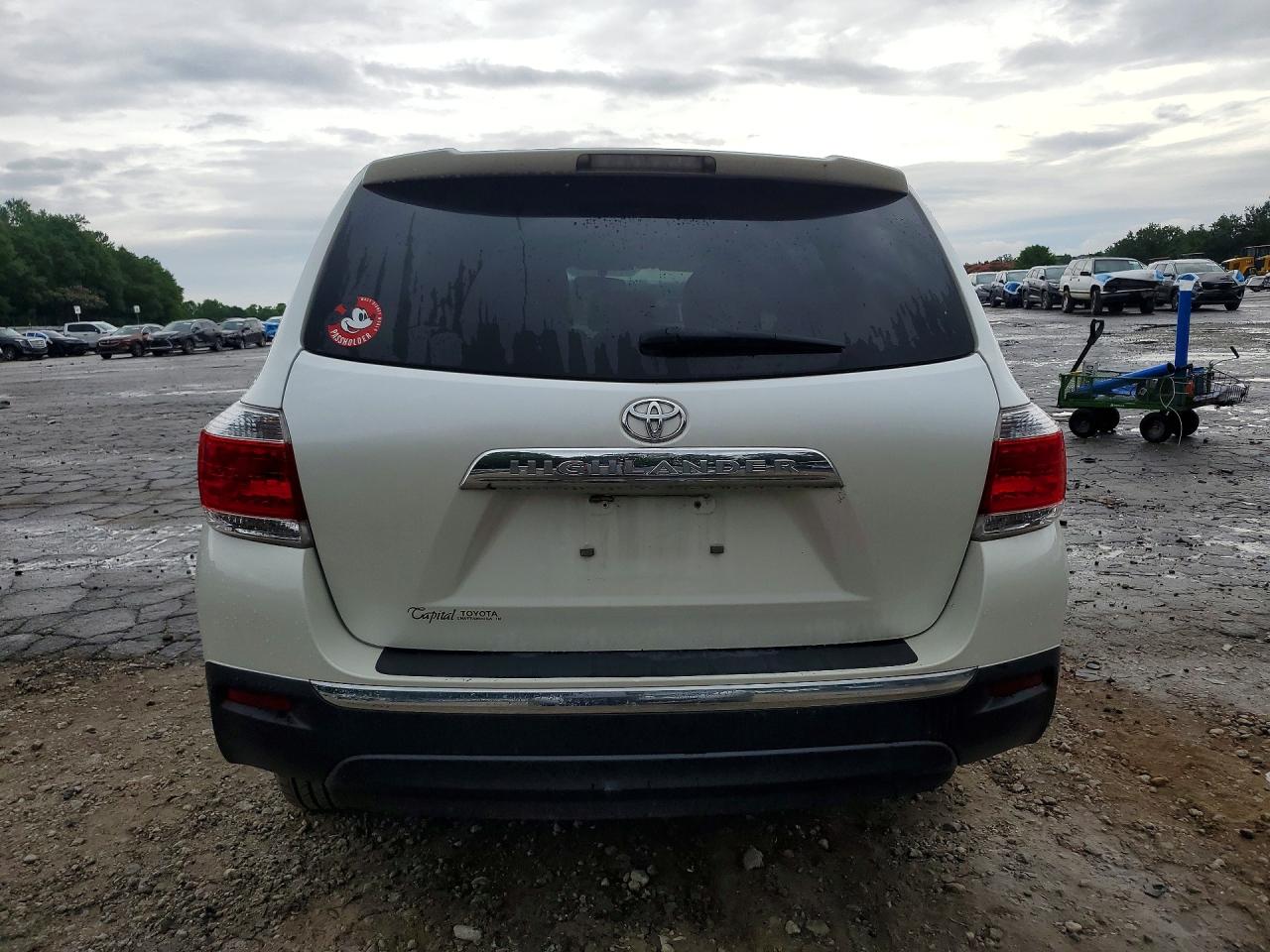2013 Toyota Highlander Base White vin: 5TDZK3EH6DS092445