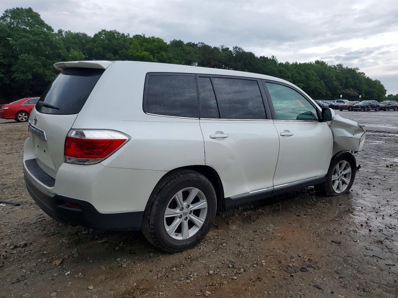 2013 Toyota Highlander Base White vin: 5TDZK3EH6DS092445