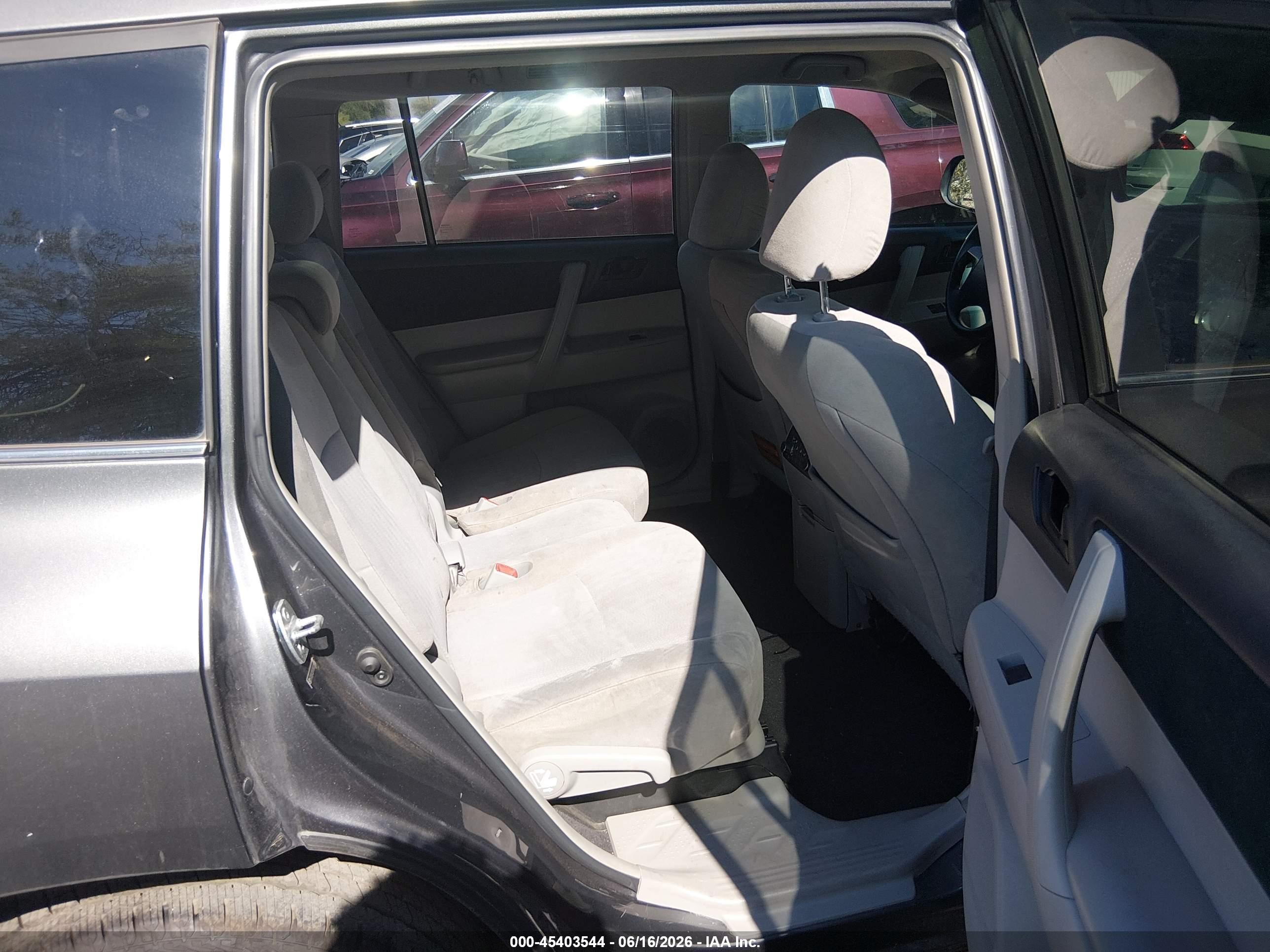 2011 Toyota Highlander Base V6 Gray vin: 5TDZK3EH7BS028346
