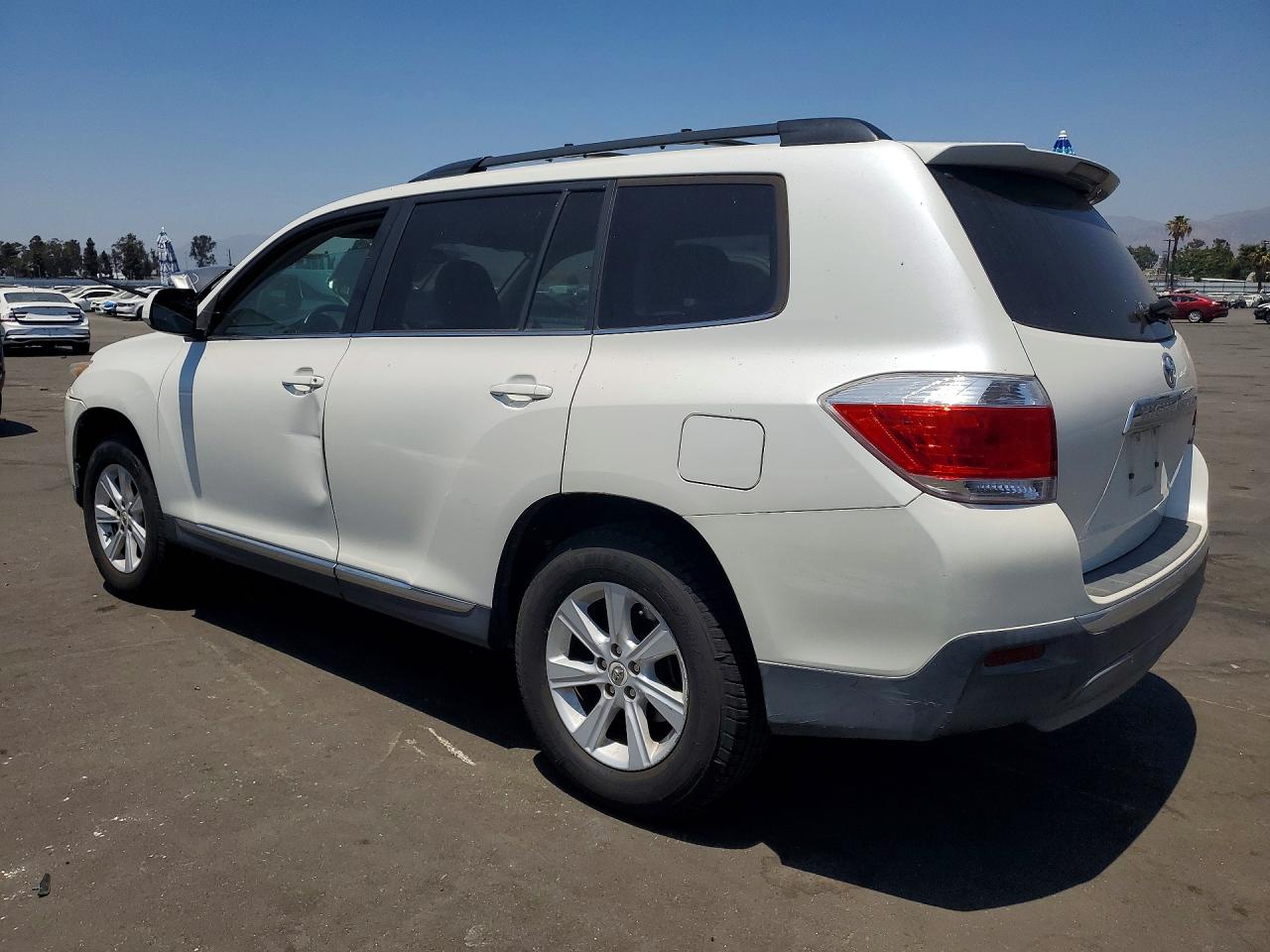 2012 Toyota Highlander Base White vin: 5TDZK3EH7CS083025