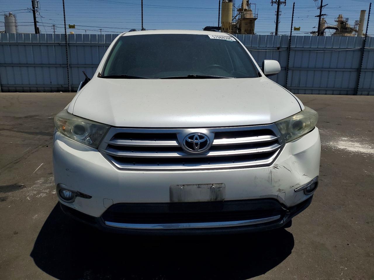 2012 Toyota Highlander Base White vin: 5TDZK3EH7CS083025