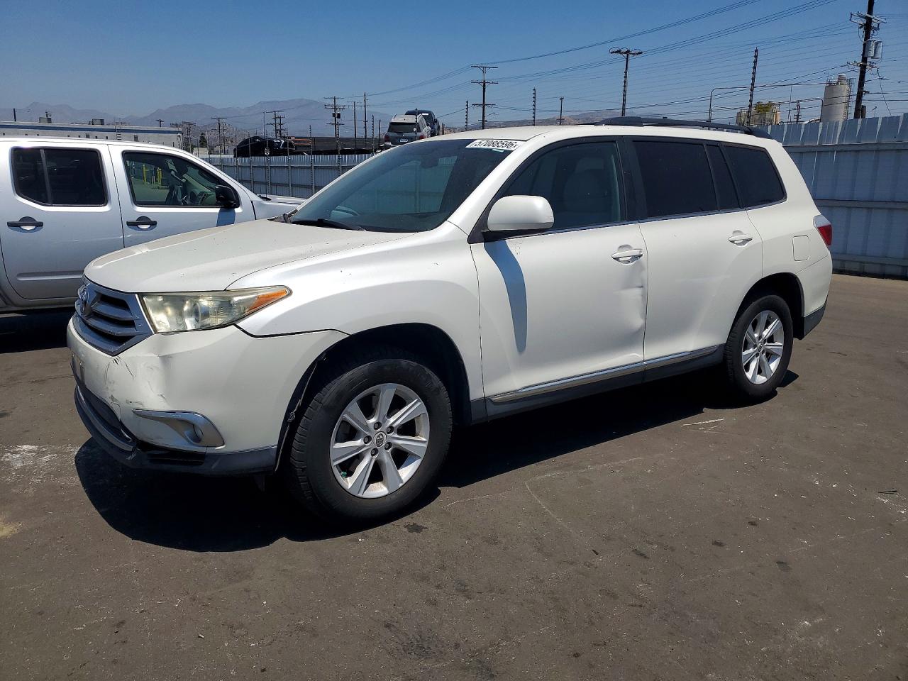 2012 Toyota Highlander Base White vin: 5TDZK3EH7CS083025