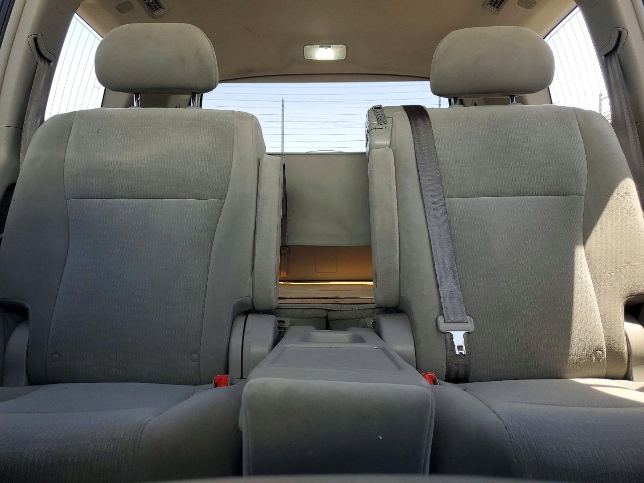 2012 Toyota Highlander Base White vin: 5TDZK3EH7CS083025