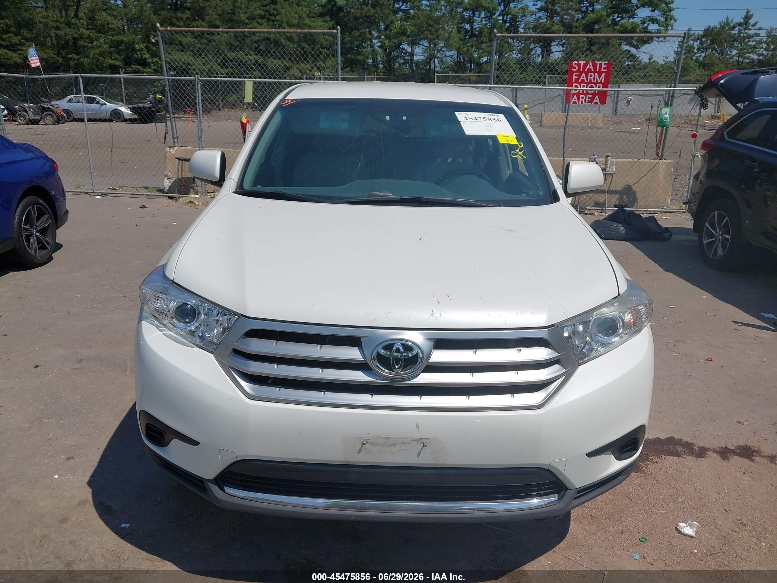2013 Toyota Highlander Base V6 White vin: 5TDZK3EH7DS105073