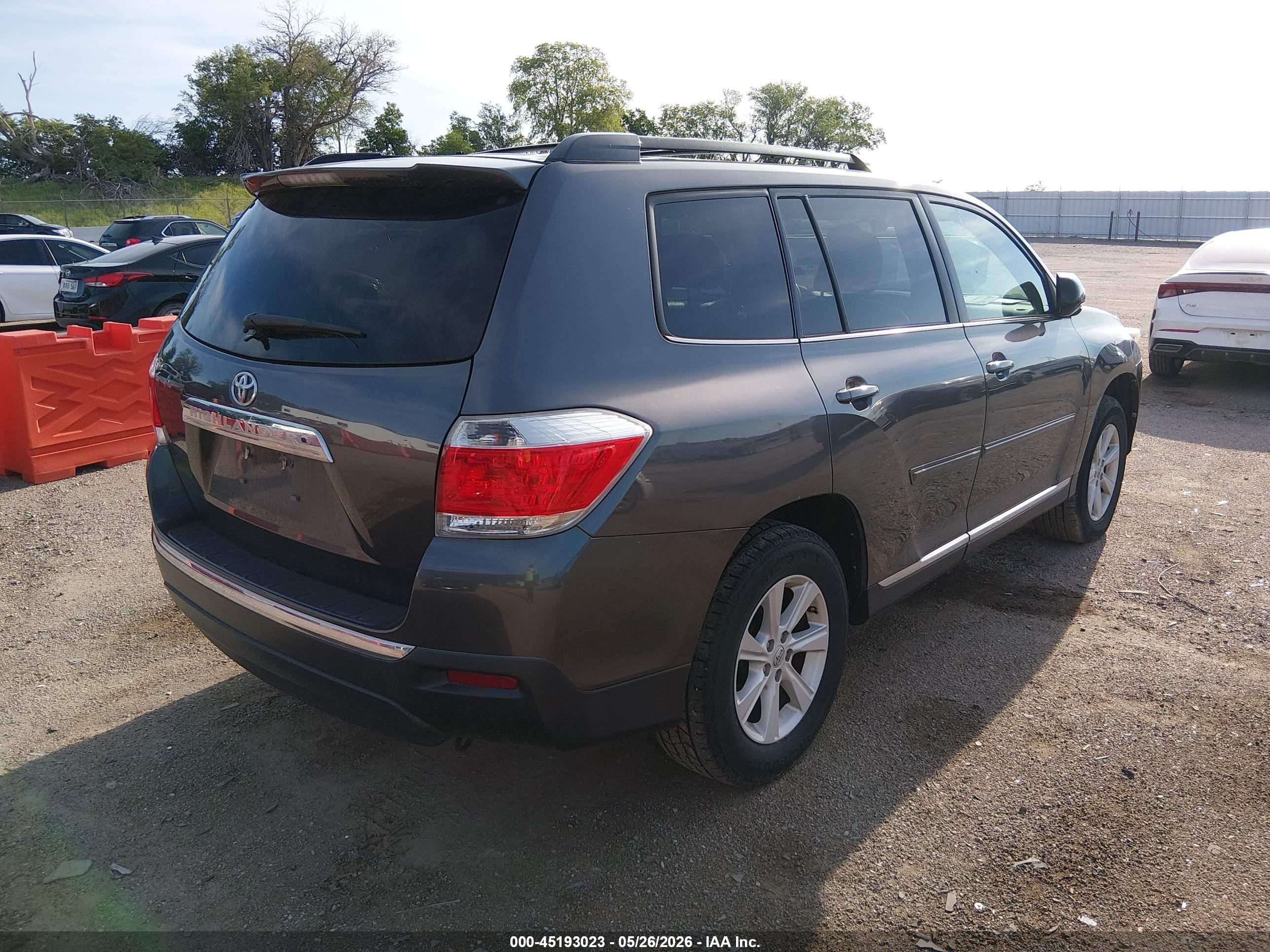 2013 Toyota Highlander Base Plus V6 Gray vin: 5TDZK3EH7DS141538