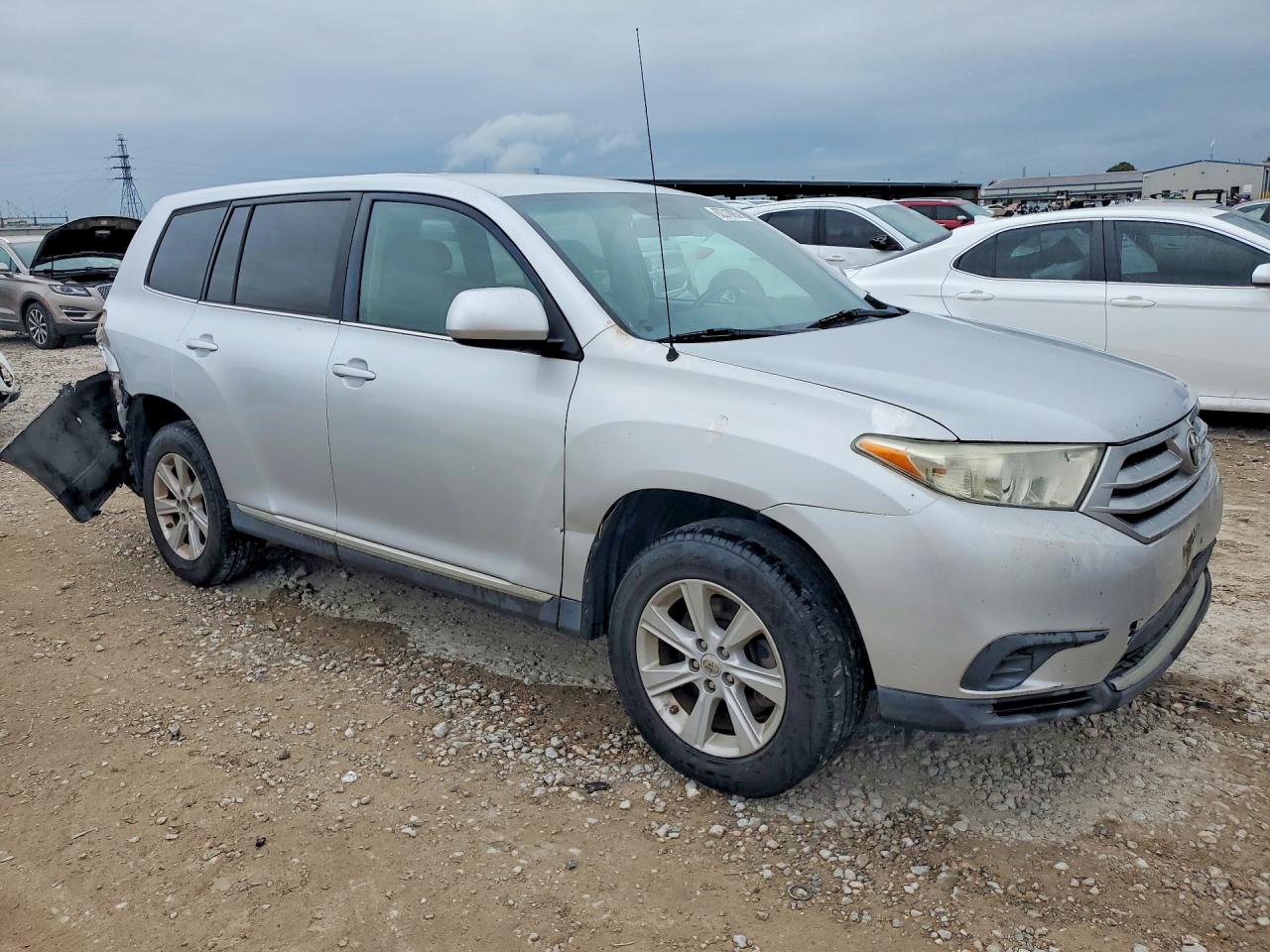 2011 Toyota Highlander Base Silver vin: 5TDZK3EH8BS034351