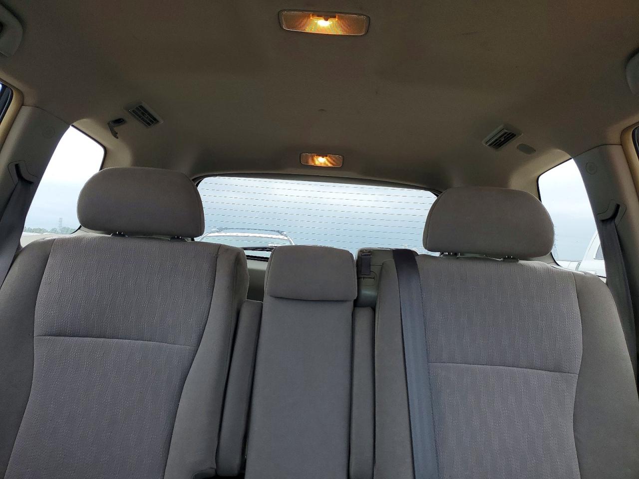 2011 Toyota Highlander Base Silver vin: 5TDZK3EH8BS034351