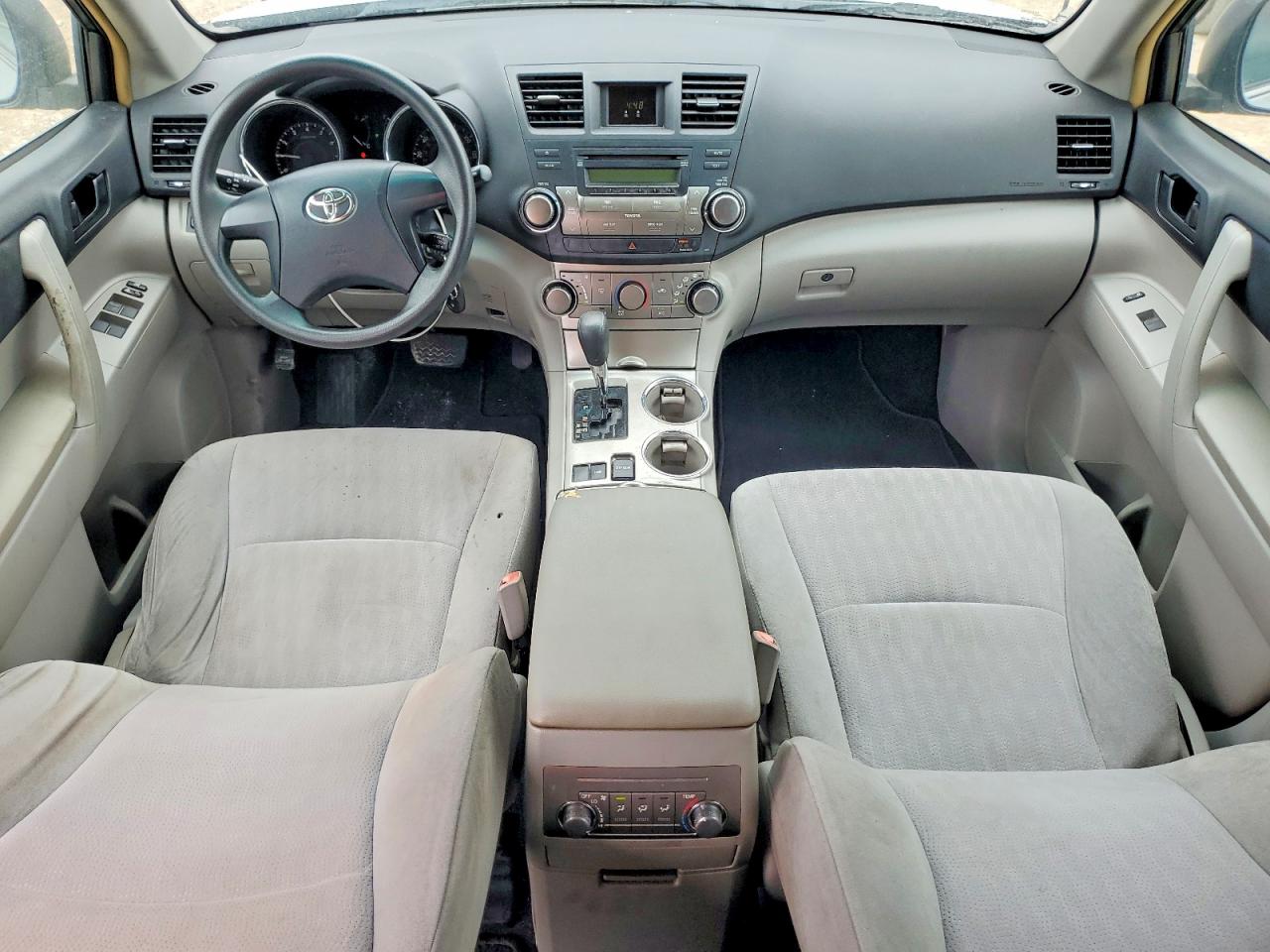 2011 Toyota Highlander Base Silver vin: 5TDZK3EH8BS034351