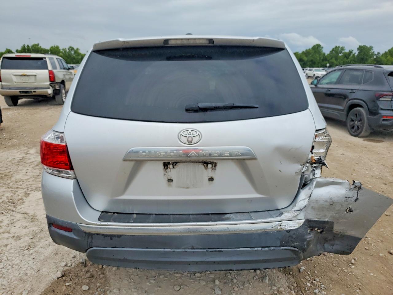 2011 Toyota Highlander Base Silver vin: 5TDZK3EH8BS034351