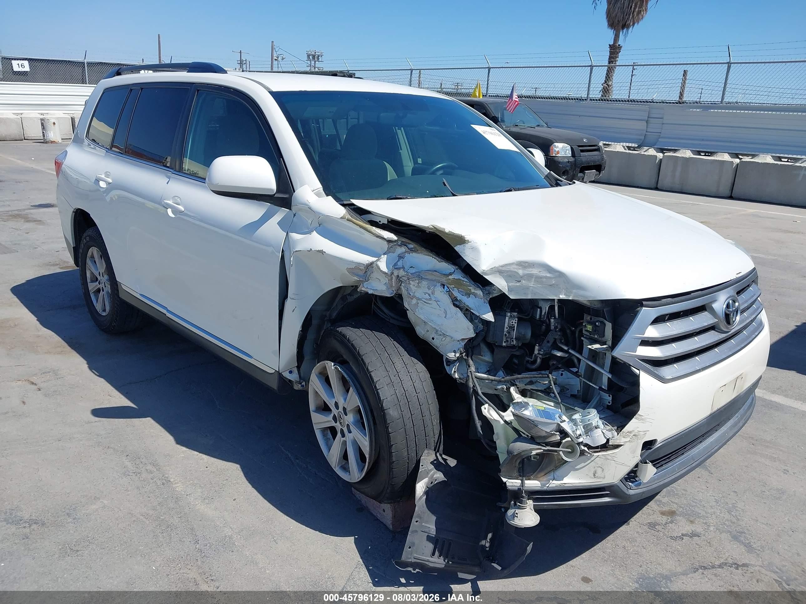 2012 Toyota Highlander Base V6 White vin: 5TDZK3EH8CS055220