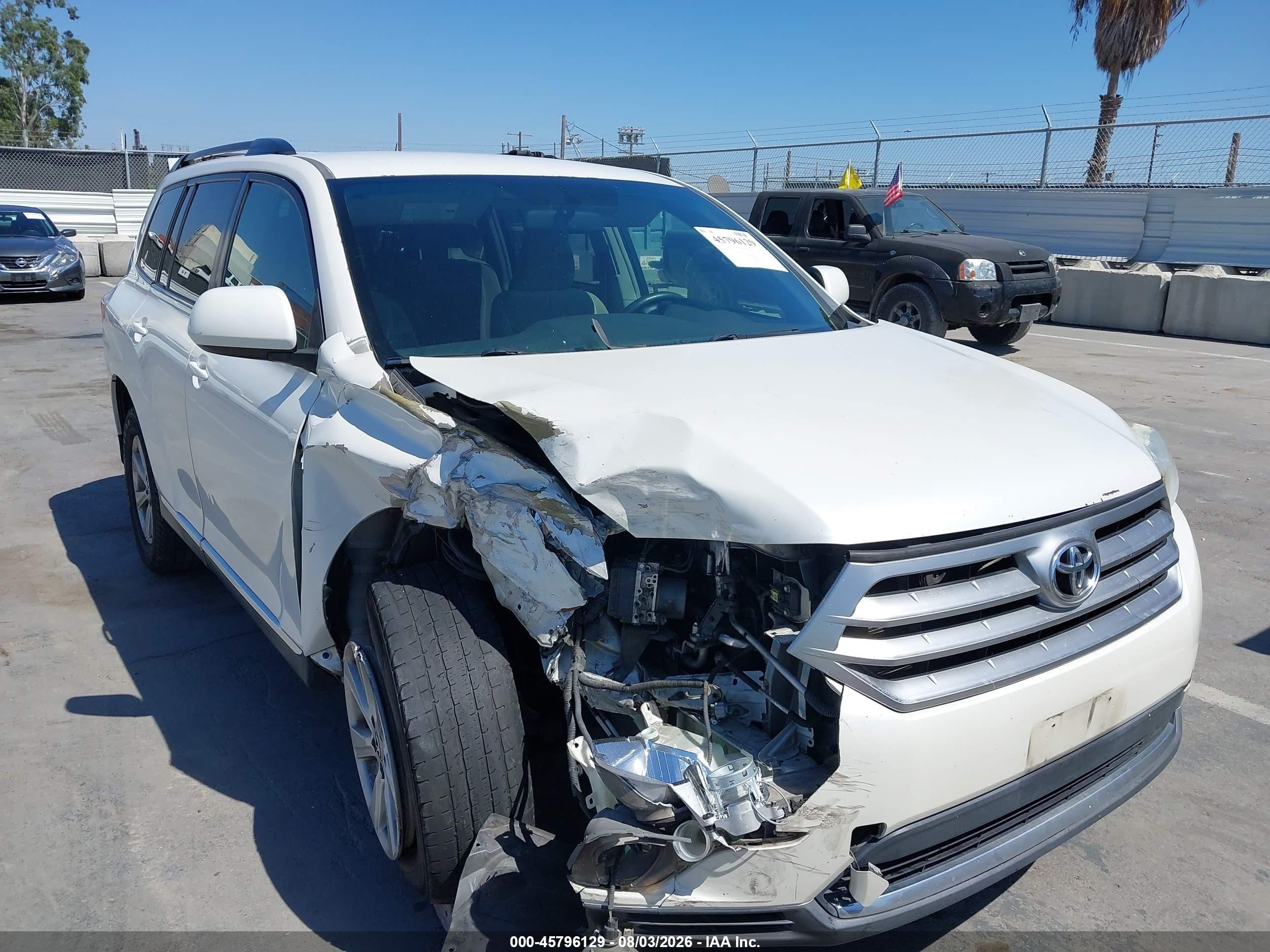 2012 Toyota Highlander Base V6 White vin: 5TDZK3EH8CS055220