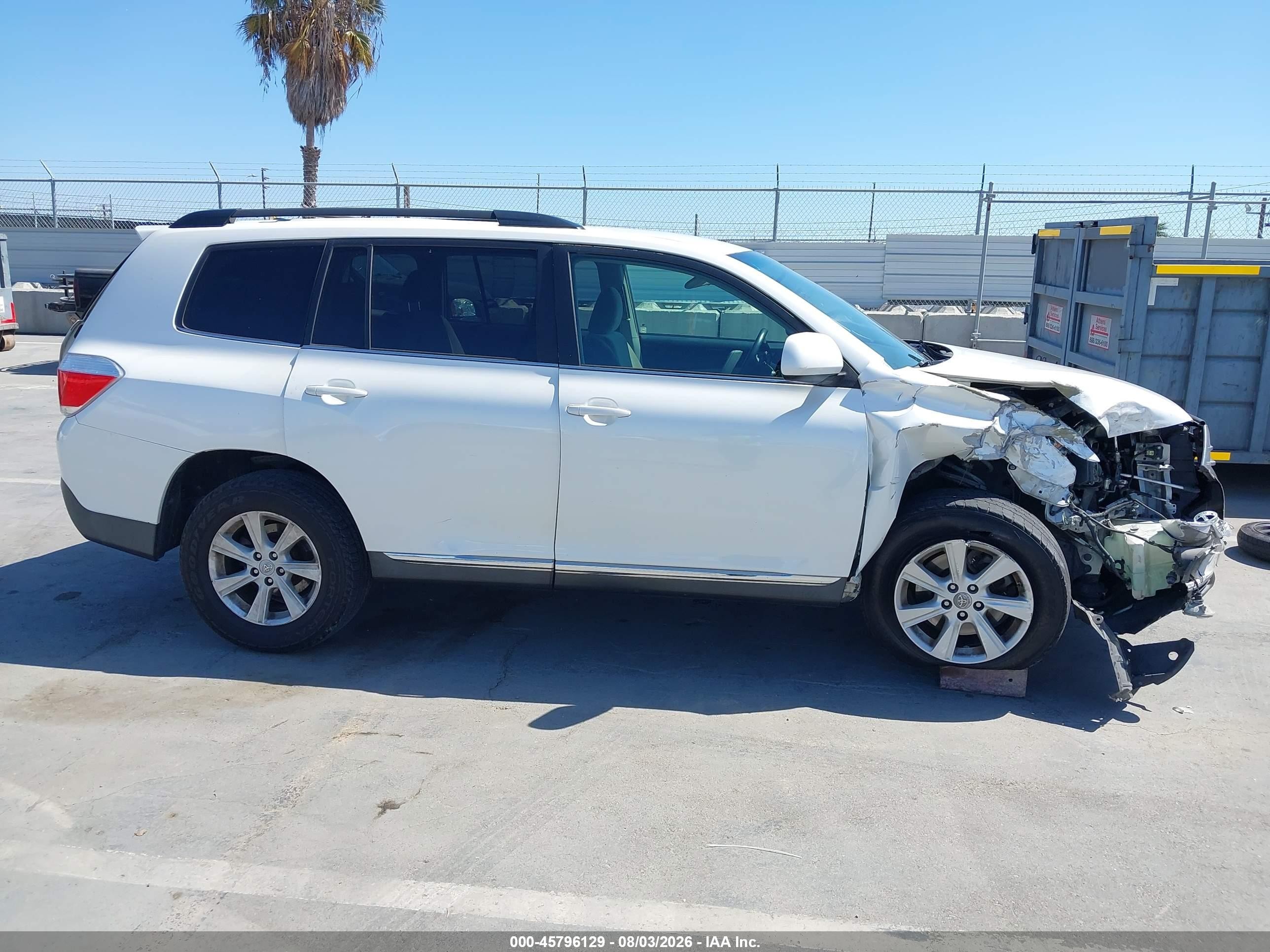 2012 Toyota Highlander Base V6 White vin: 5TDZK3EH8CS055220