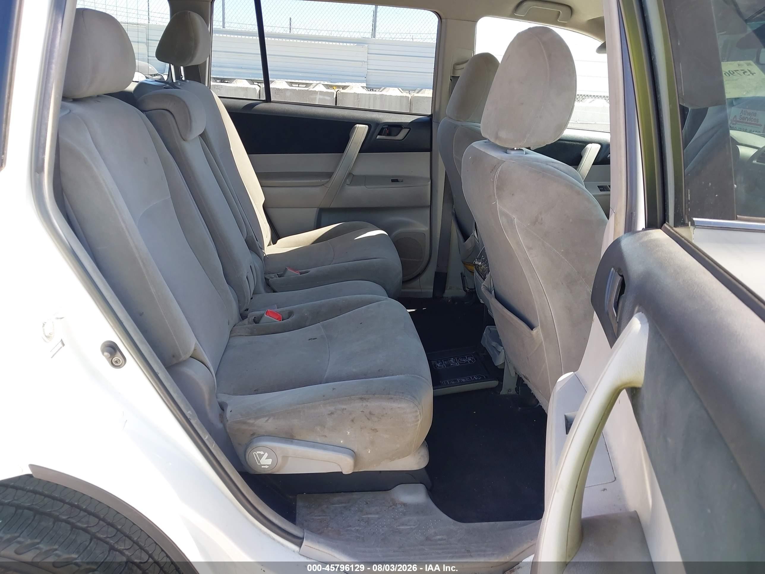 2012 Toyota Highlander Base V6 White vin: 5TDZK3EH8CS055220