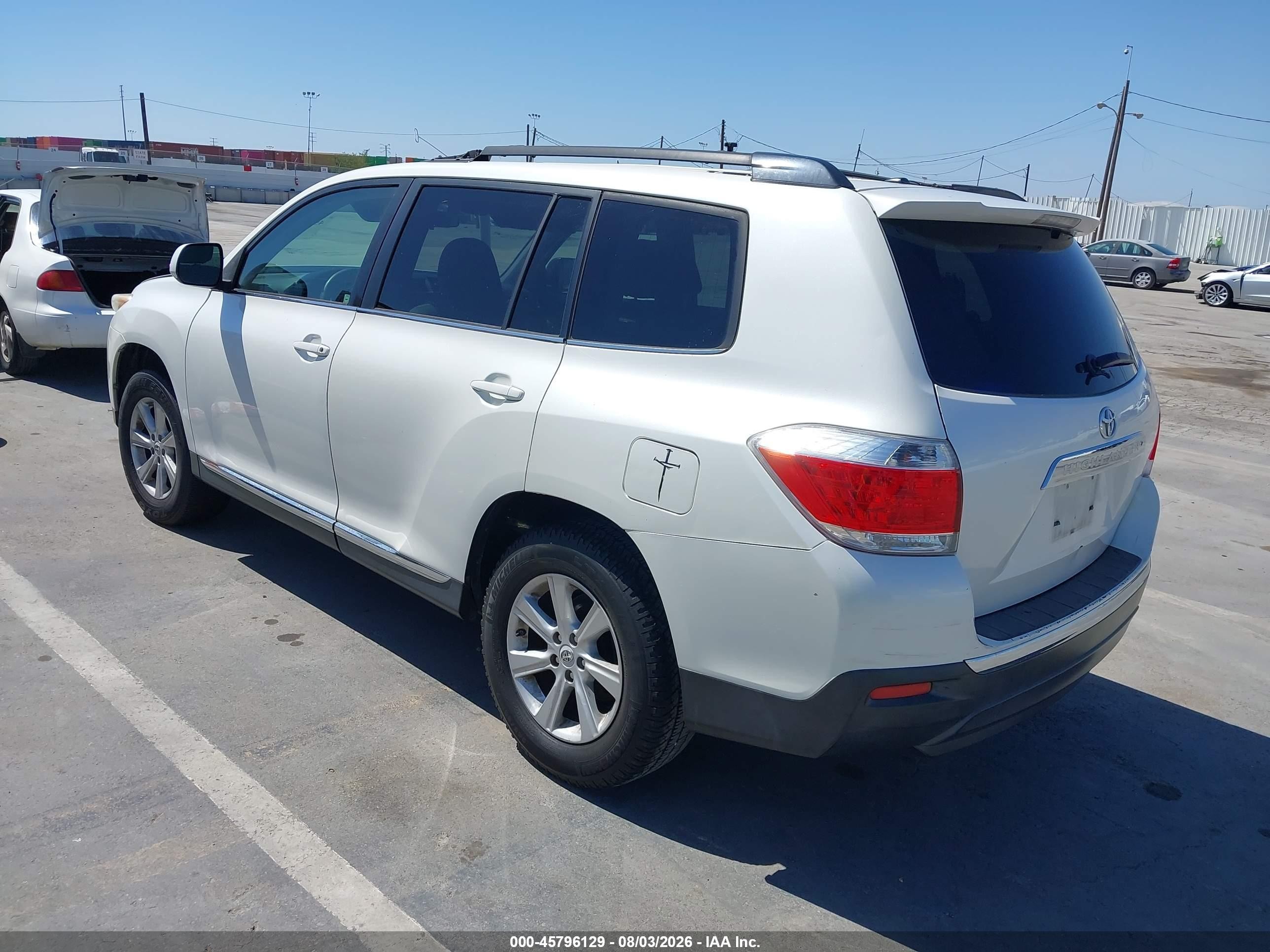 2012 Toyota Highlander Base V6 White vin: 5TDZK3EH8CS055220