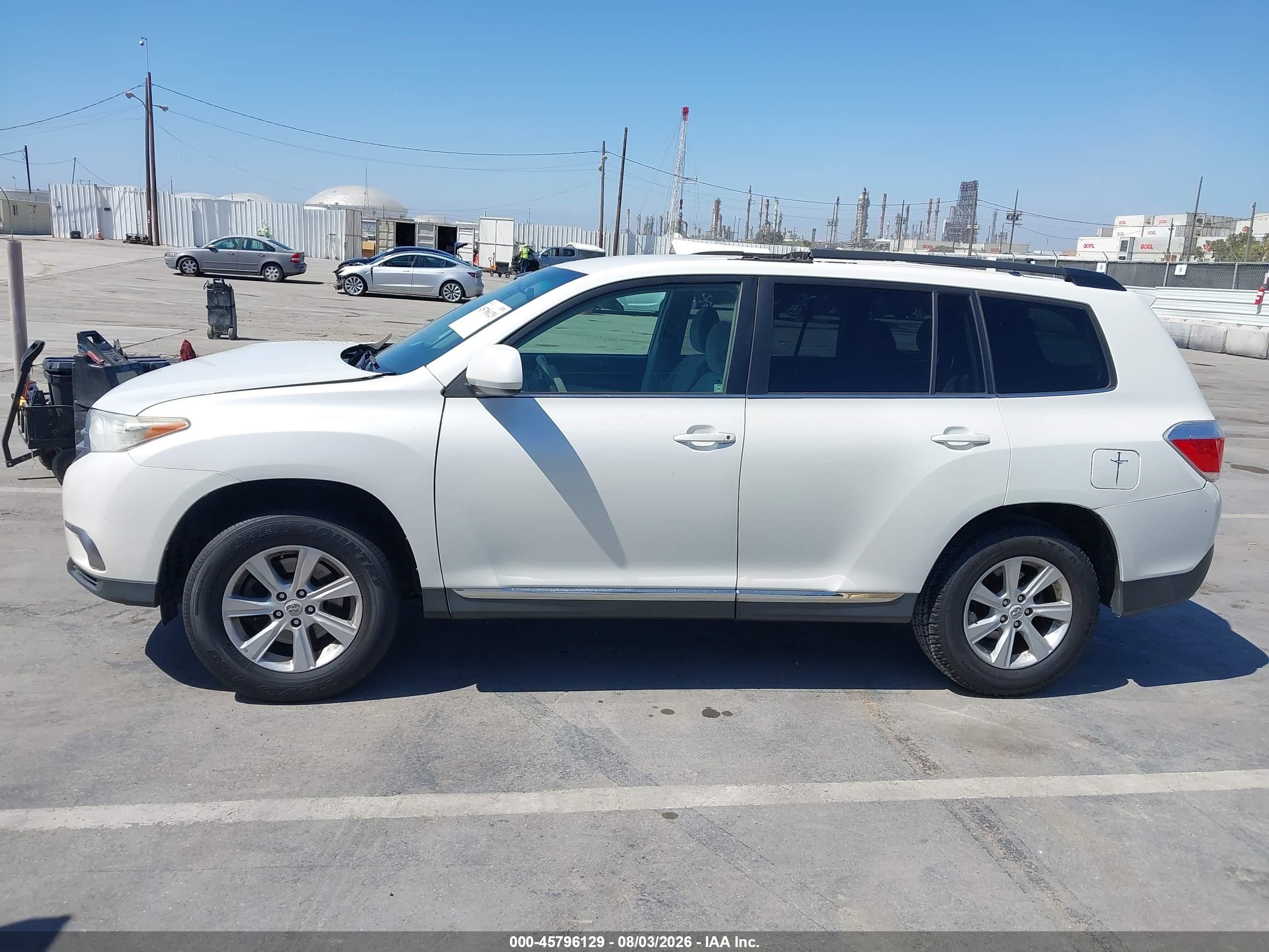 2012 Toyota Highlander Base V6 White vin: 5TDZK3EH8CS055220