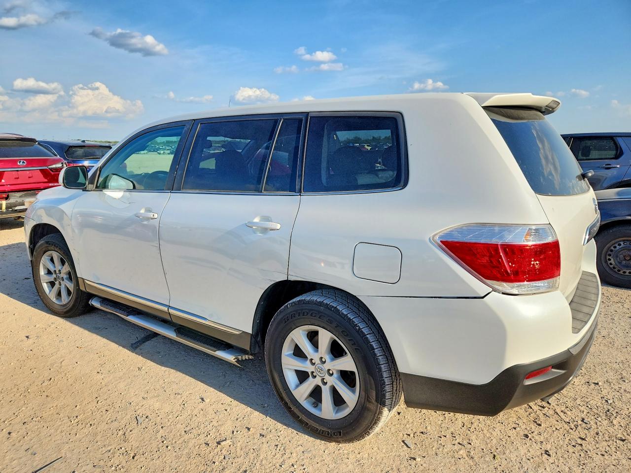 2012 Toyota Highlander Base White vin: 5TDZK3EH8CS071904