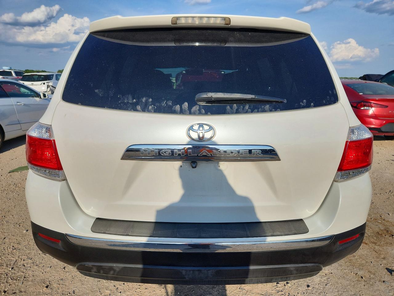 2012 Toyota Highlander Base White vin: 5TDZK3EH8CS071904