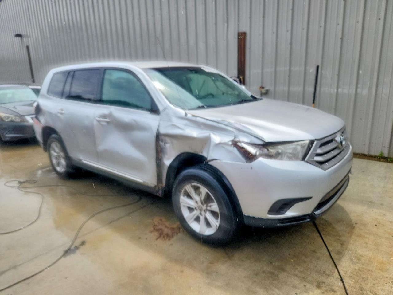 2012 Toyota Highlander Base Silver vin: 5TDZK3EH8CS085270
