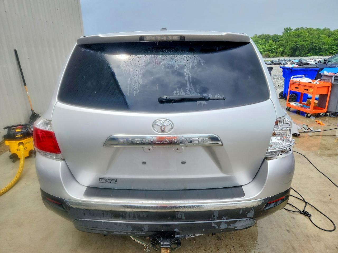 2012 Toyota Highlander Base Silver vin: 5TDZK3EH8CS085270