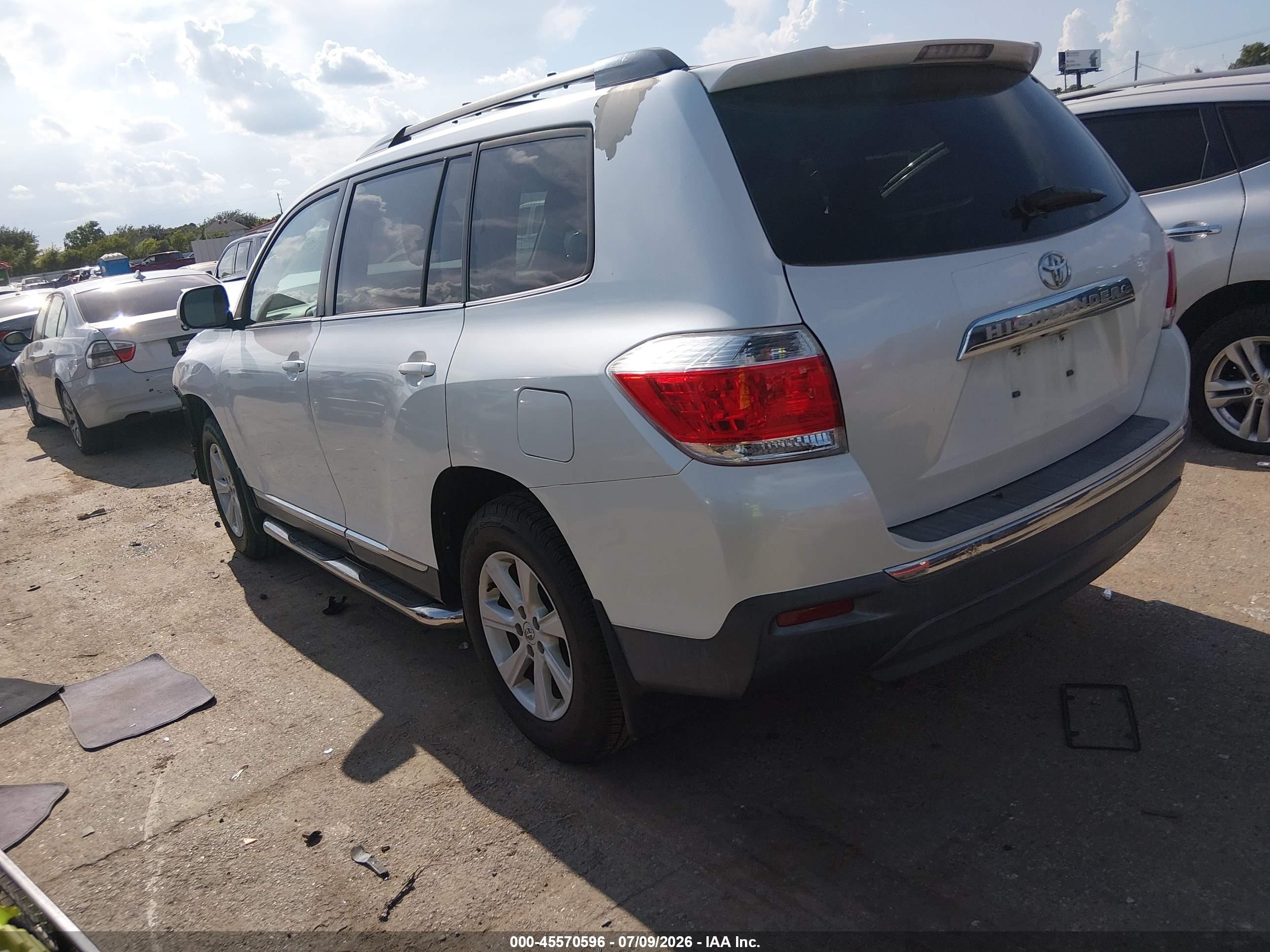 2012 Toyota Highlander Base V6 White vin: 5TDZK3EH8CS089366