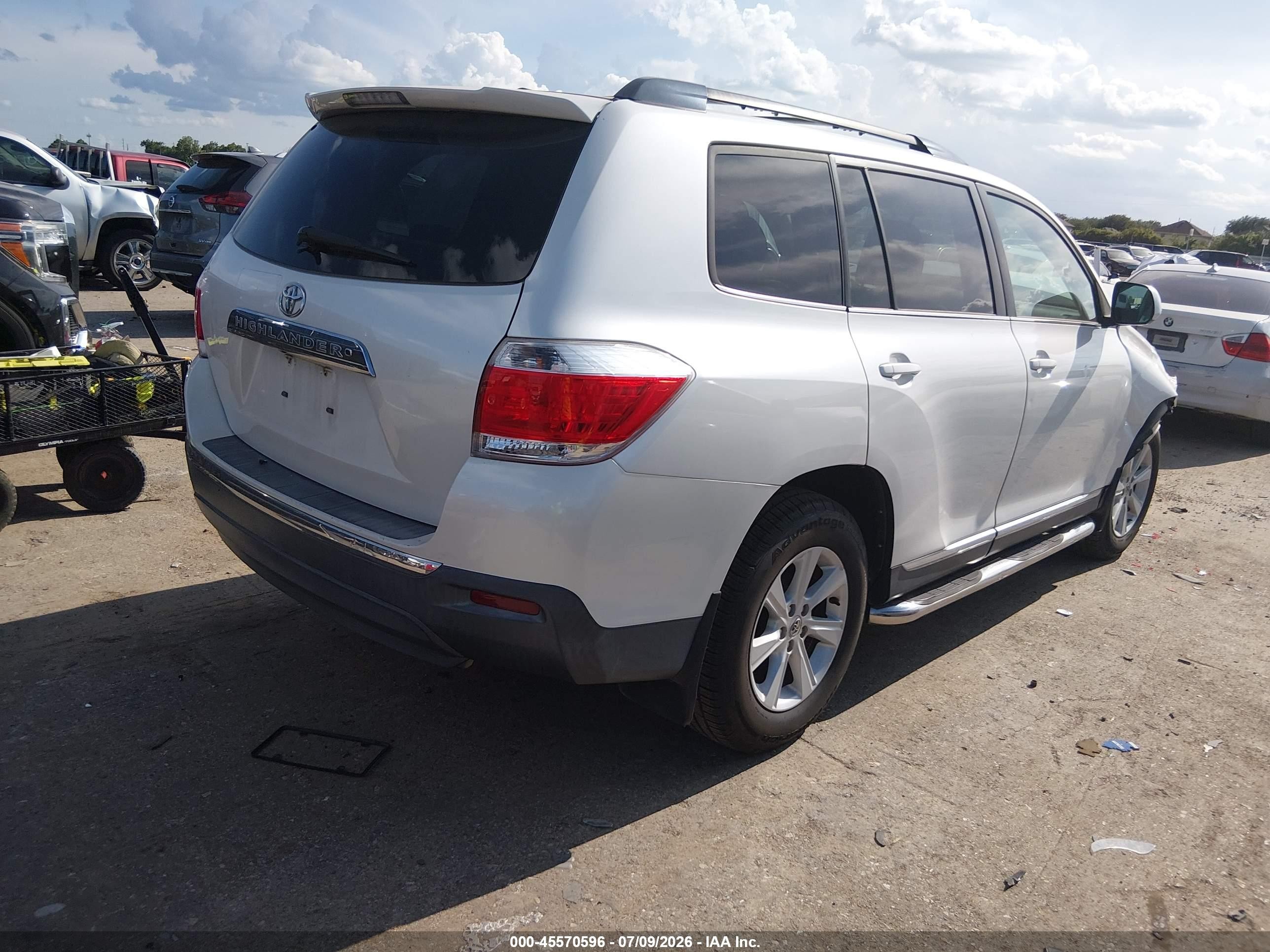 2012 Toyota Highlander Base V6 White vin: 5TDZK3EH8CS089366