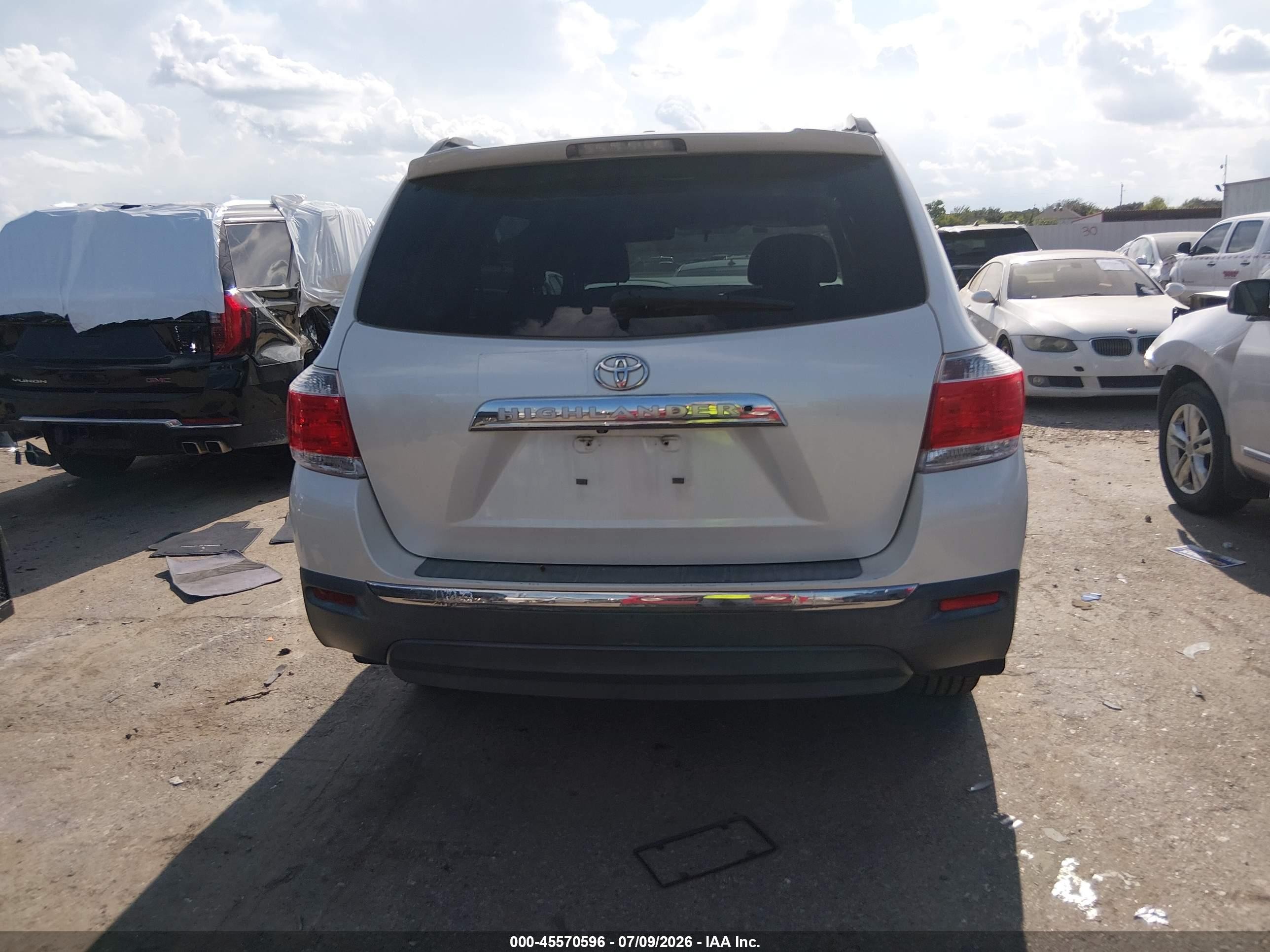 2012 Toyota Highlander Base V6 White vin: 5TDZK3EH8CS089366