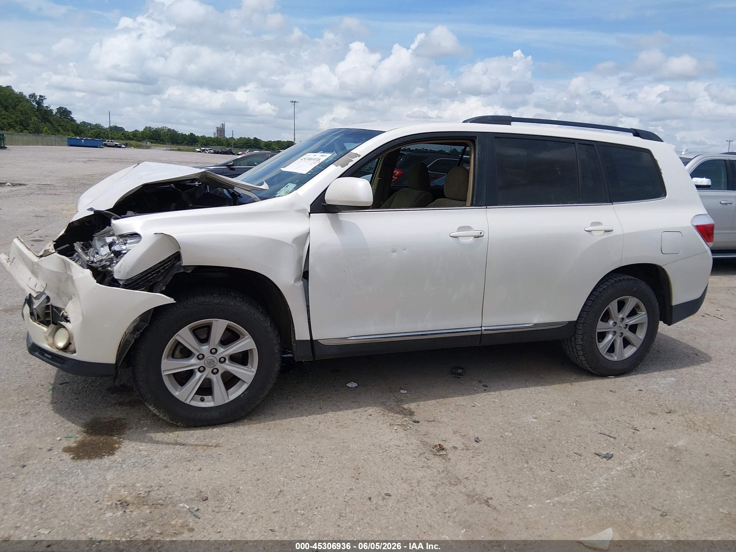 2013 Toyota Highlander Base Plus V6 White vin: 5TDZK3EH8DS094617